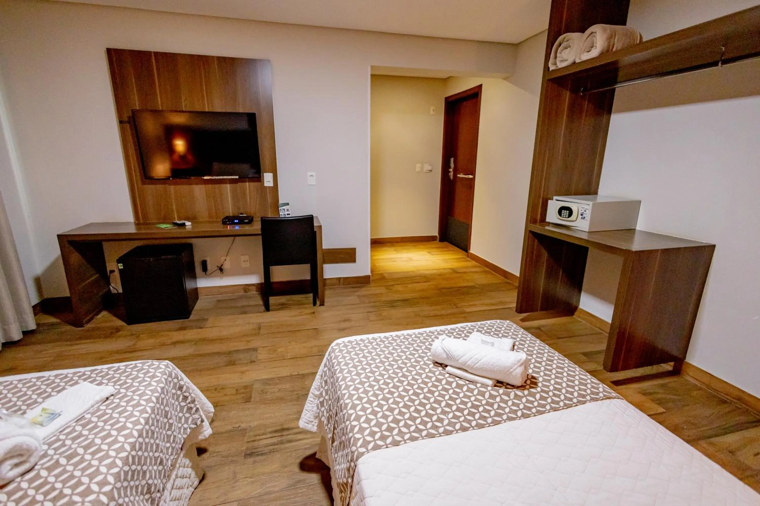 Bed in Padom Business Hotel