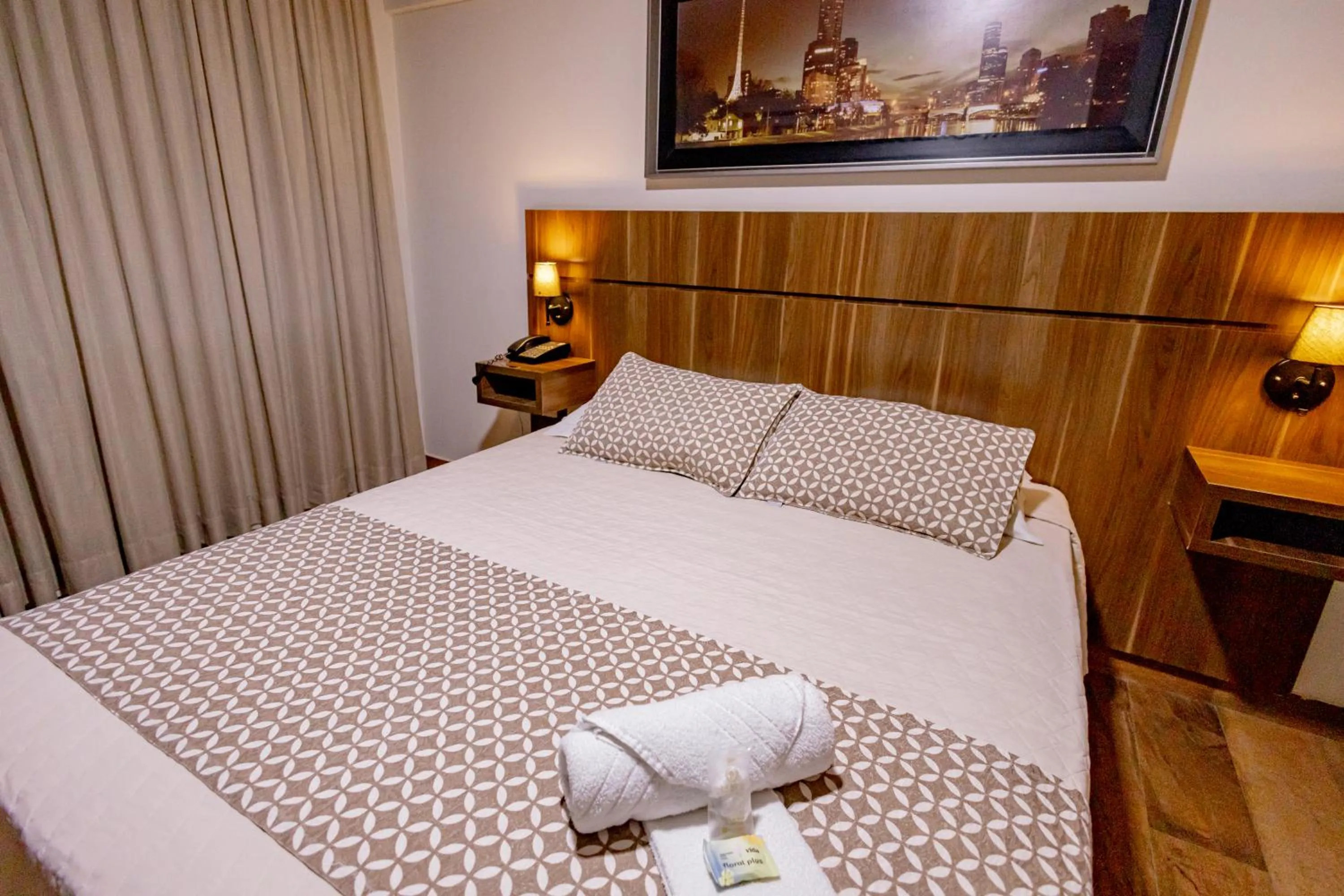 Bed in Padom Business Hotel