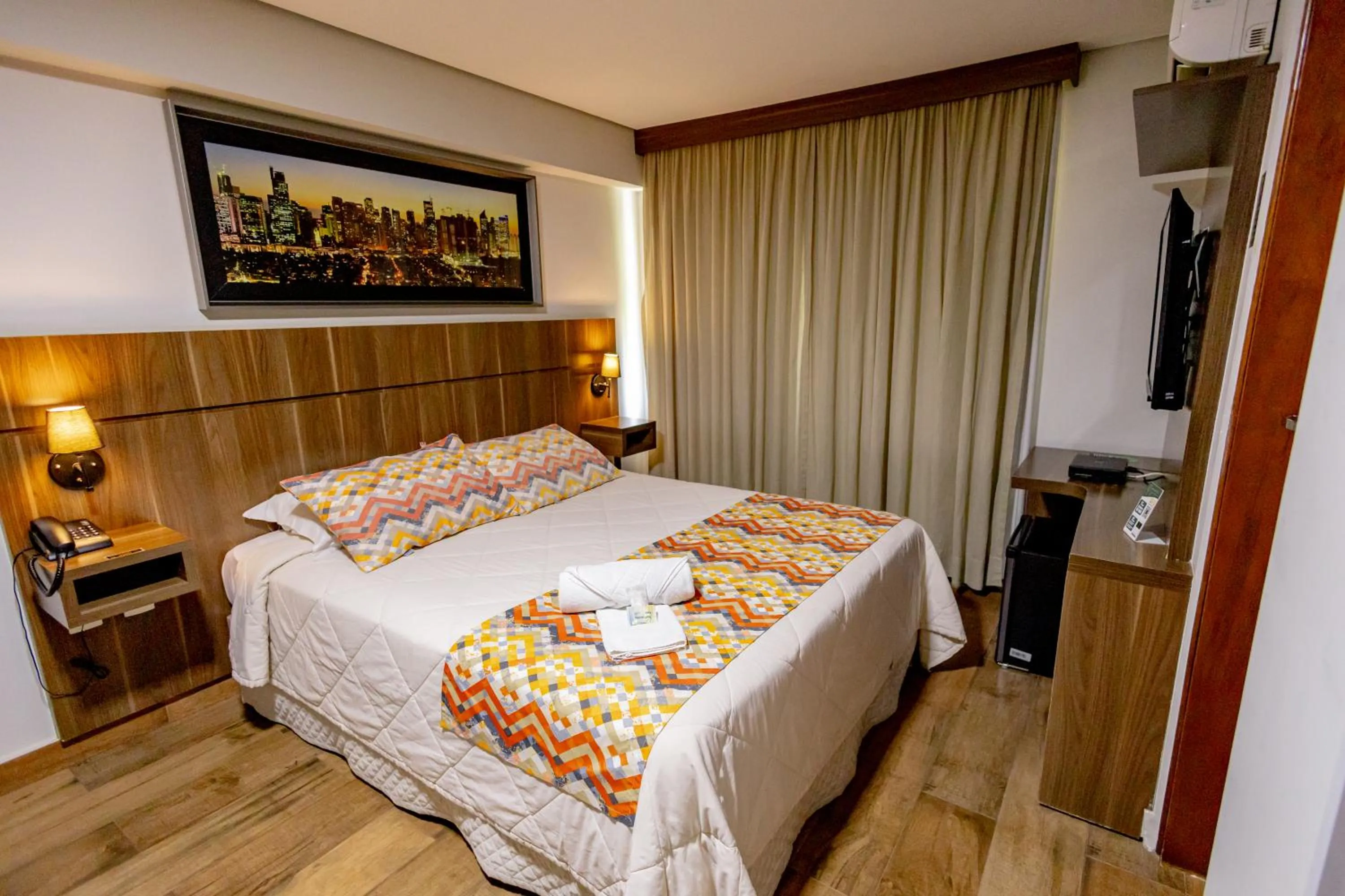 Bed in Padom Business Hotel