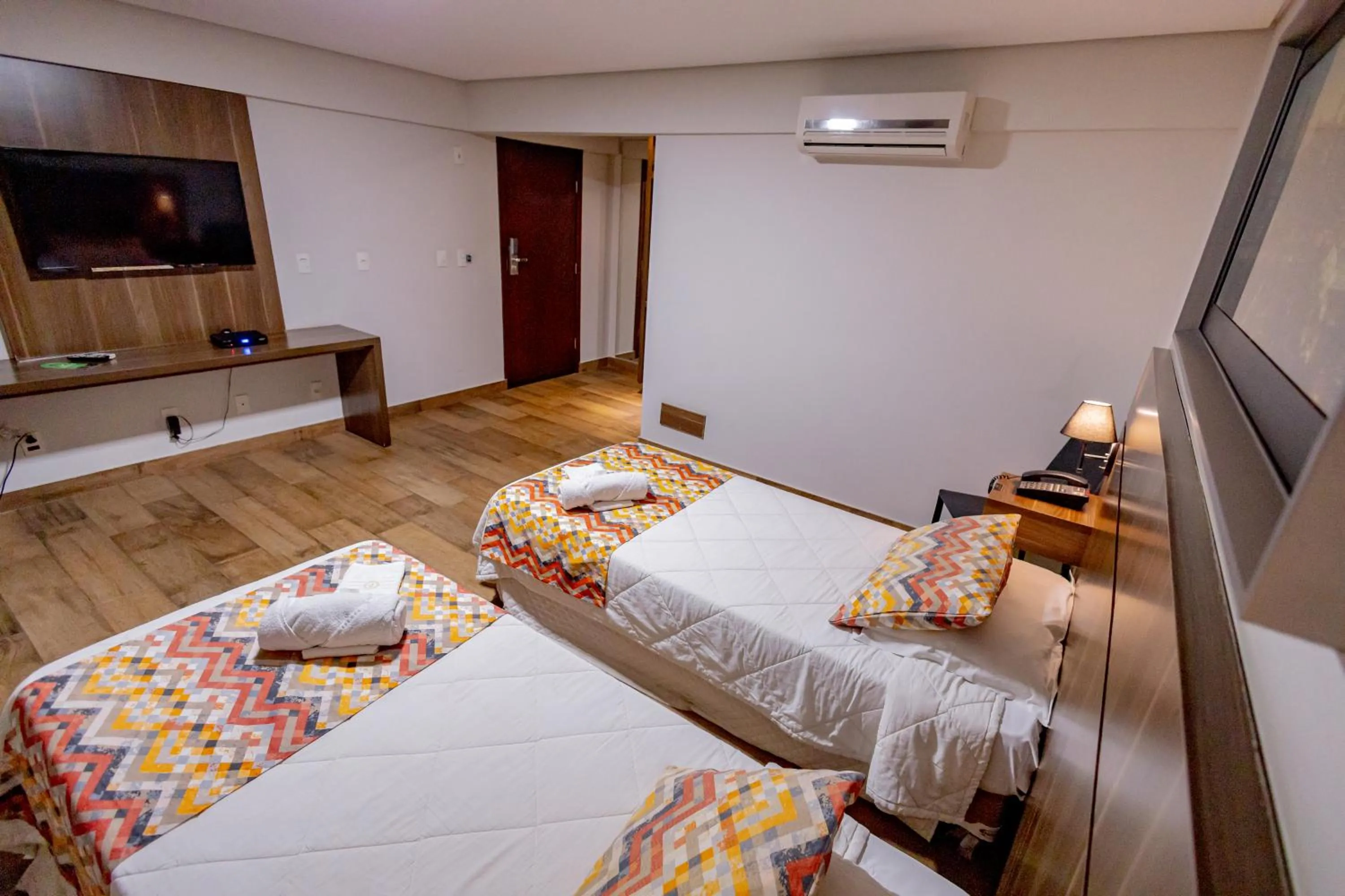 Bed in Padom Business Hotel