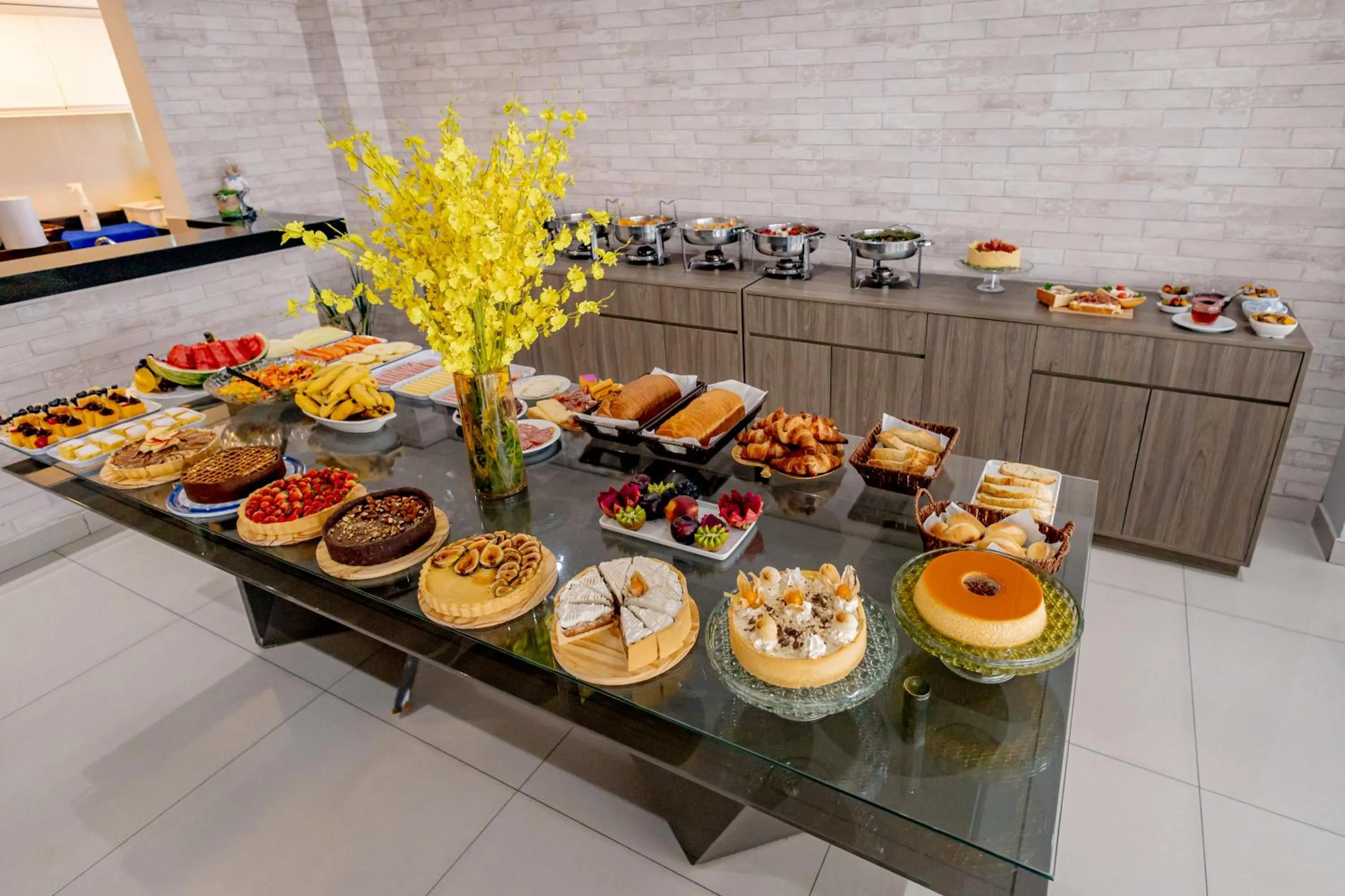 Breakfast in Padom Business Hotel