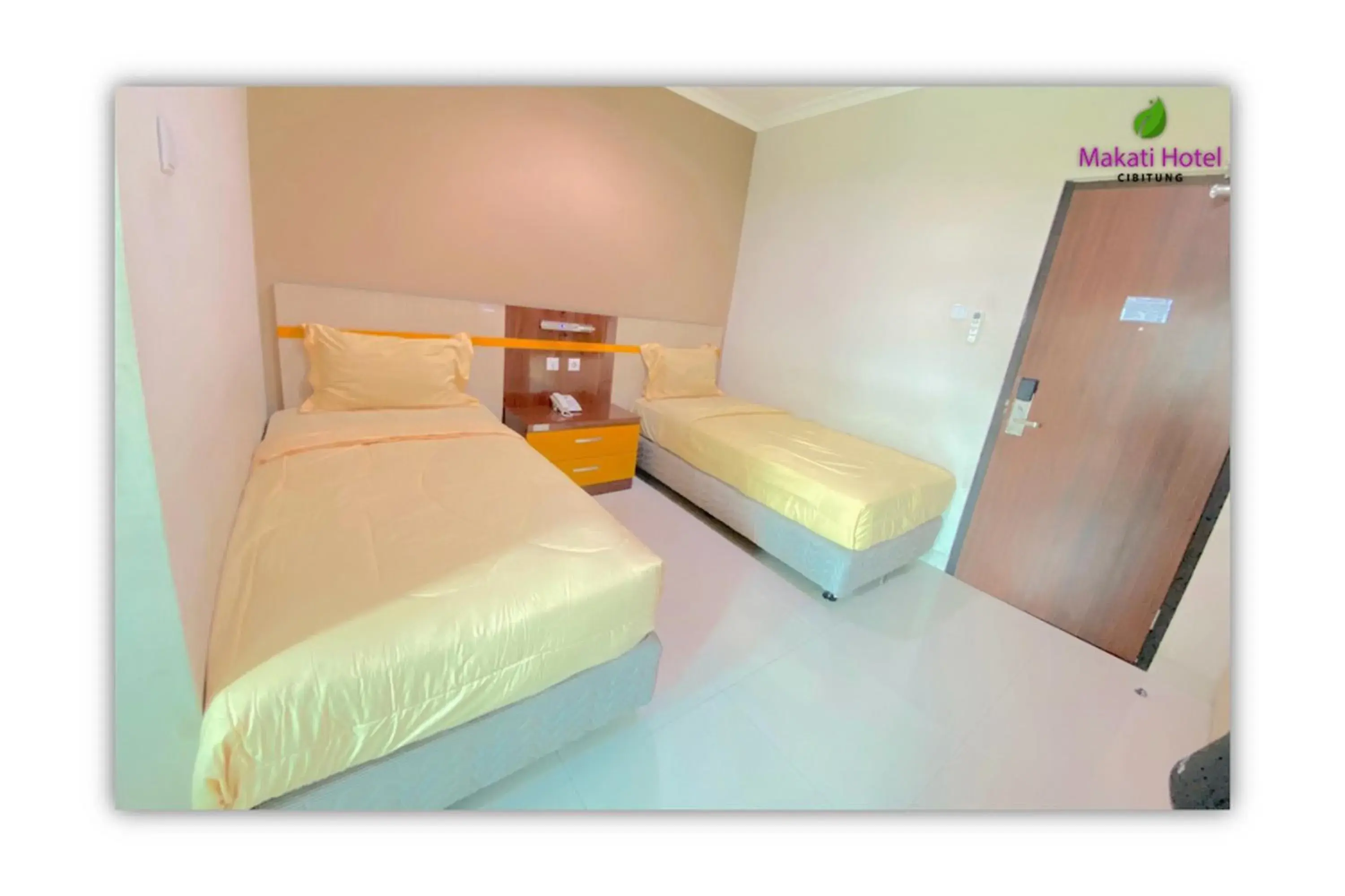 Deluxe Twin Room in Makati Hotel Cibitung Deluxe Twin Room in Makati Hotel Cibitung