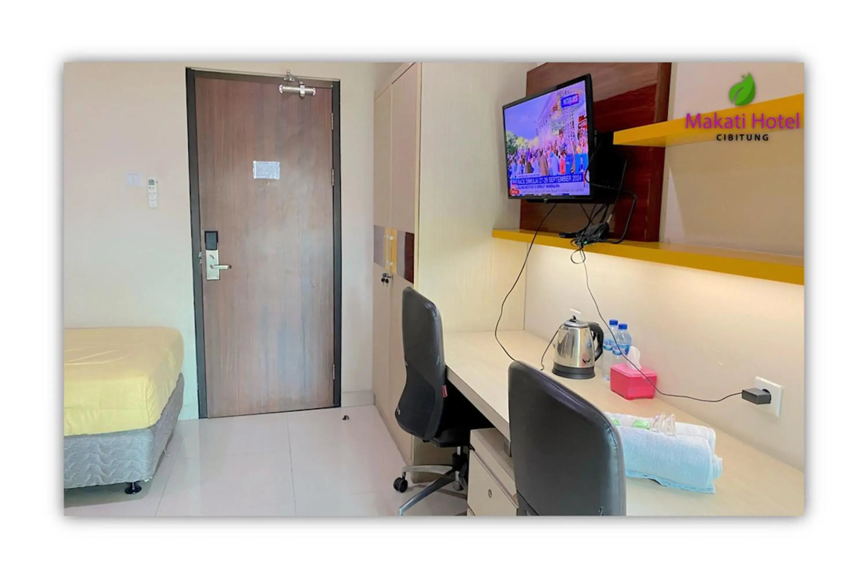 Deluxe Twin Room in Makati Hotel Cibitung Deluxe Twin Room in Makati Hotel Cibitung