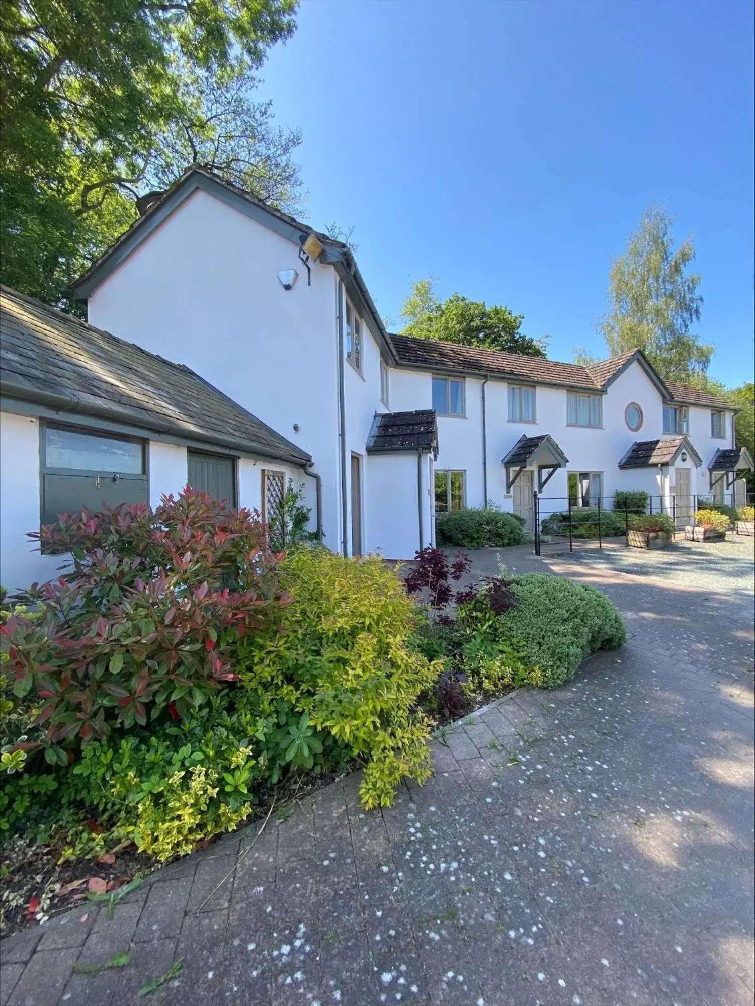 Property building in Burlton Inn Property building in Burlton Inn