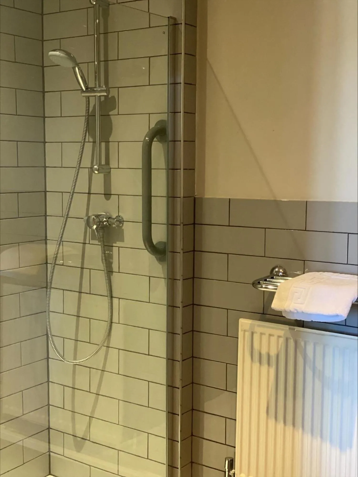 Bathroom in Burlton Inn