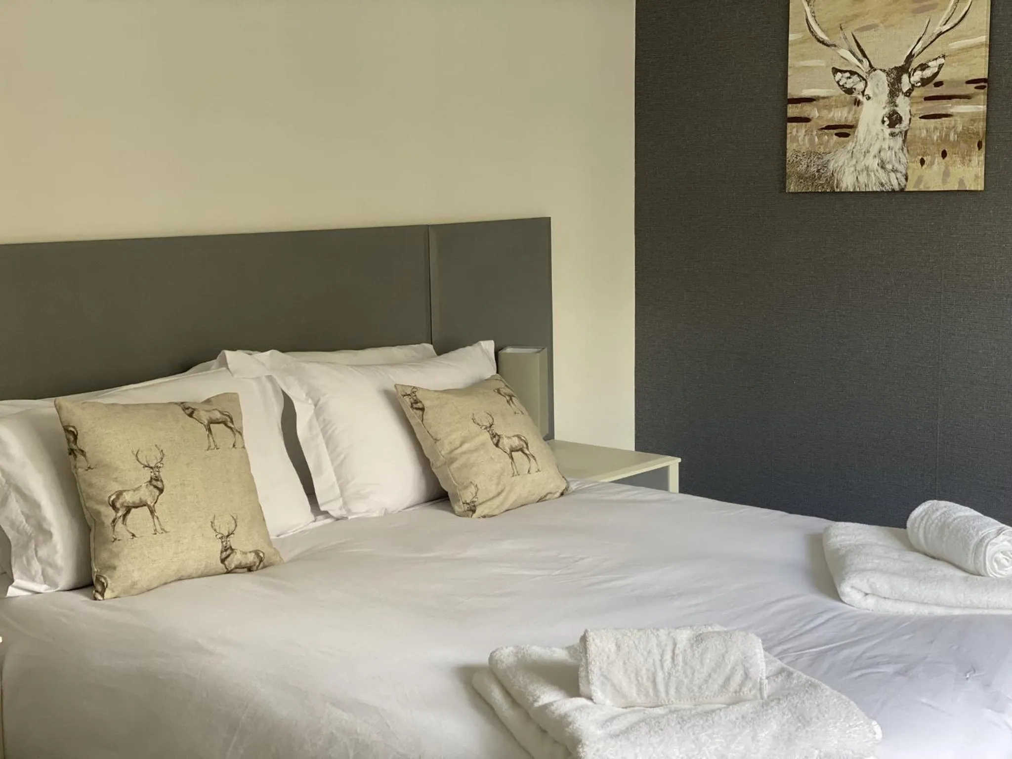 Bedroom in Burlton Inn