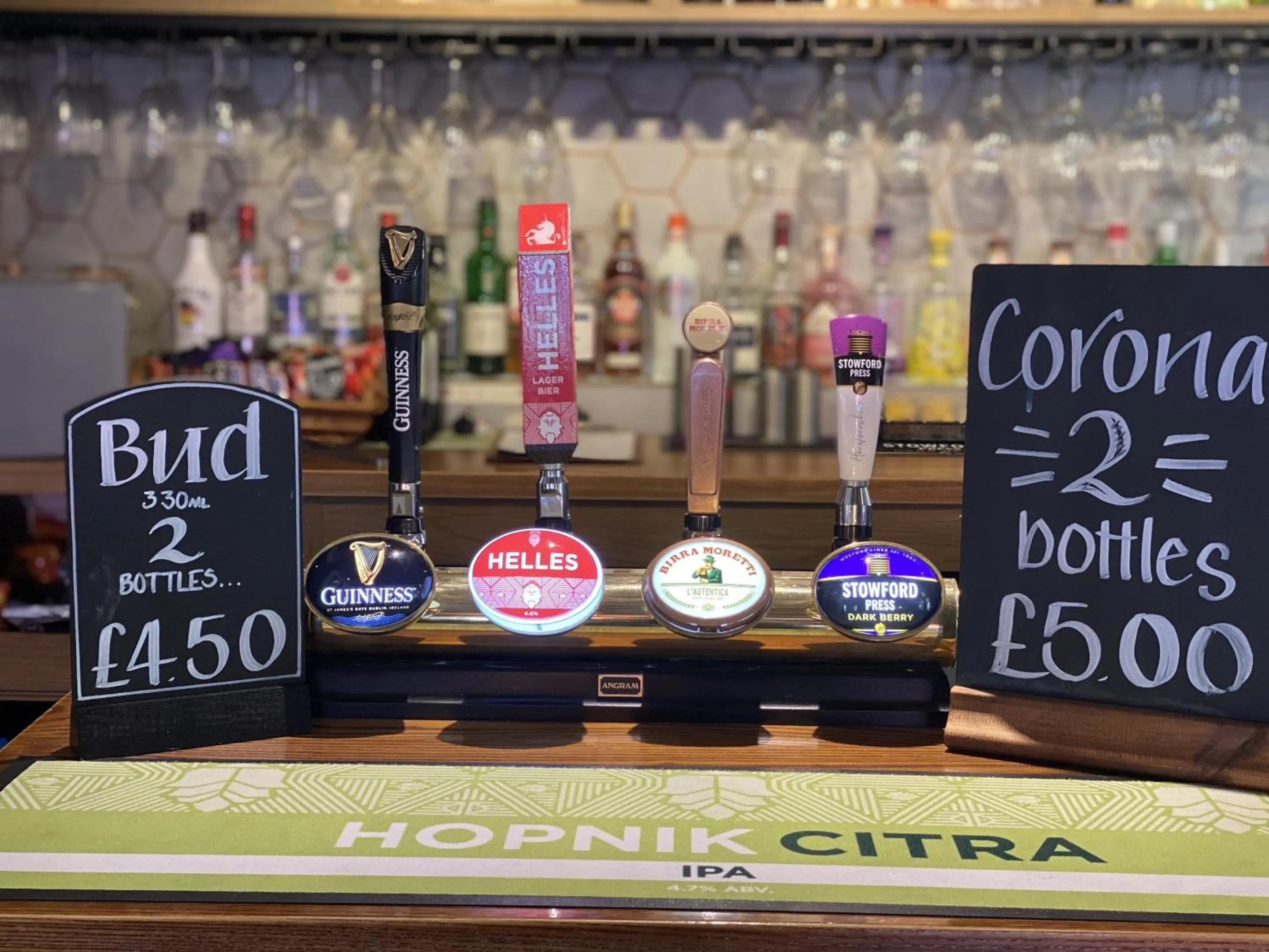 Food and drinks in Burlton Inn