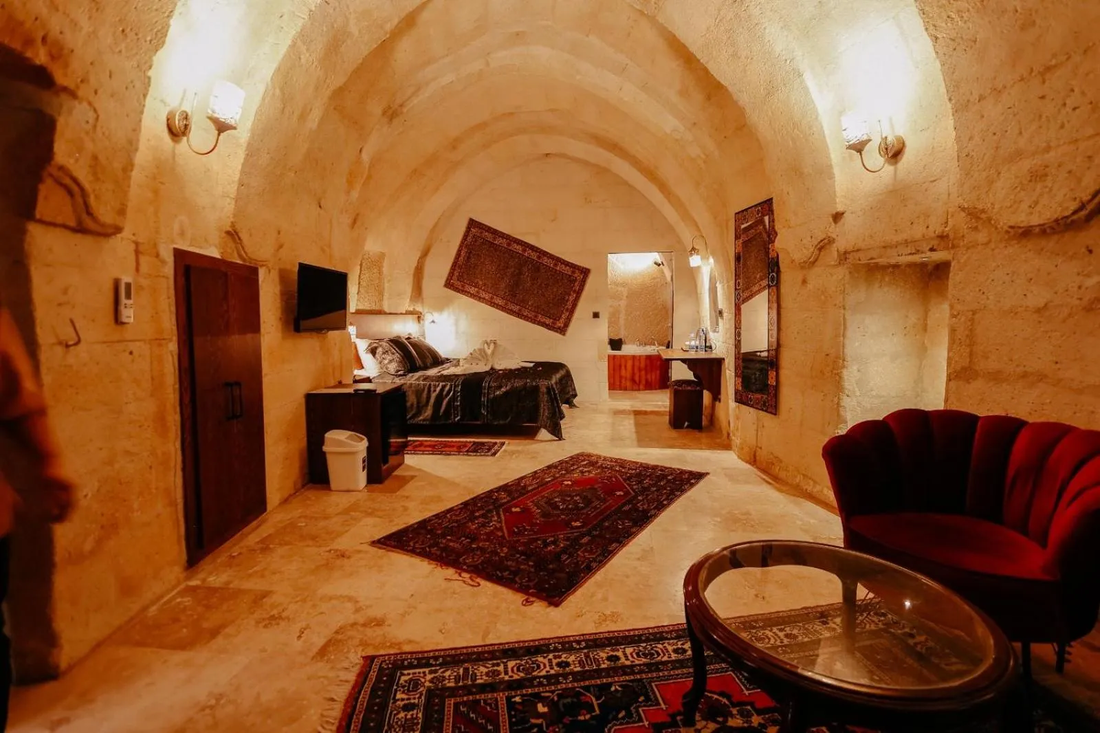 Seating area in Zümrütü Anka Cave
