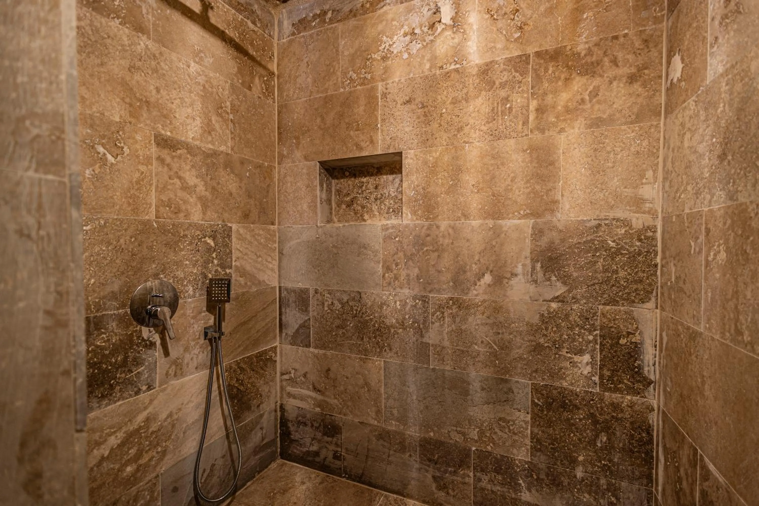 Breakfast in Zümrütü Anka Cave