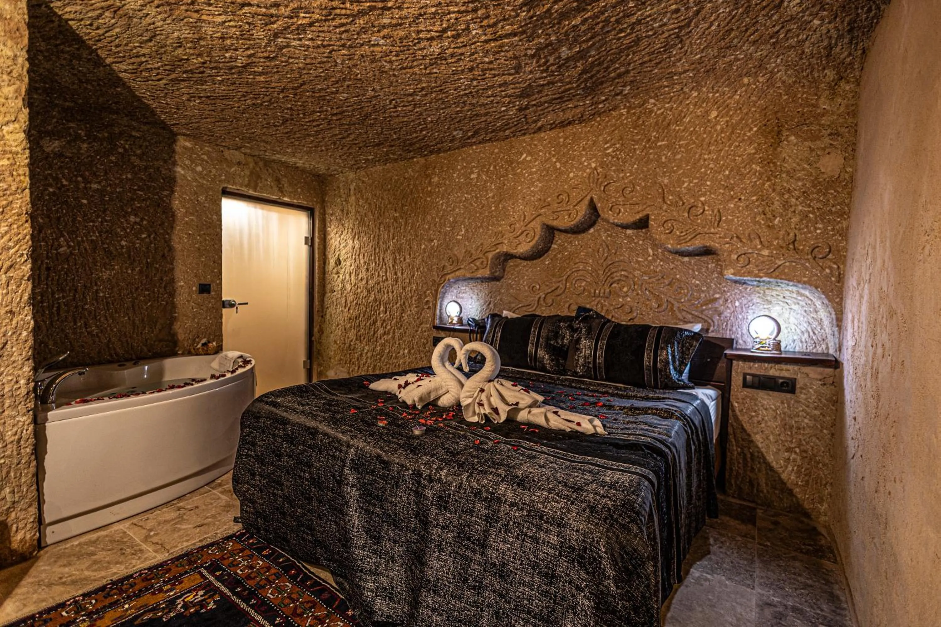 Breakfast, Bed in Zümrütü Anka Cave