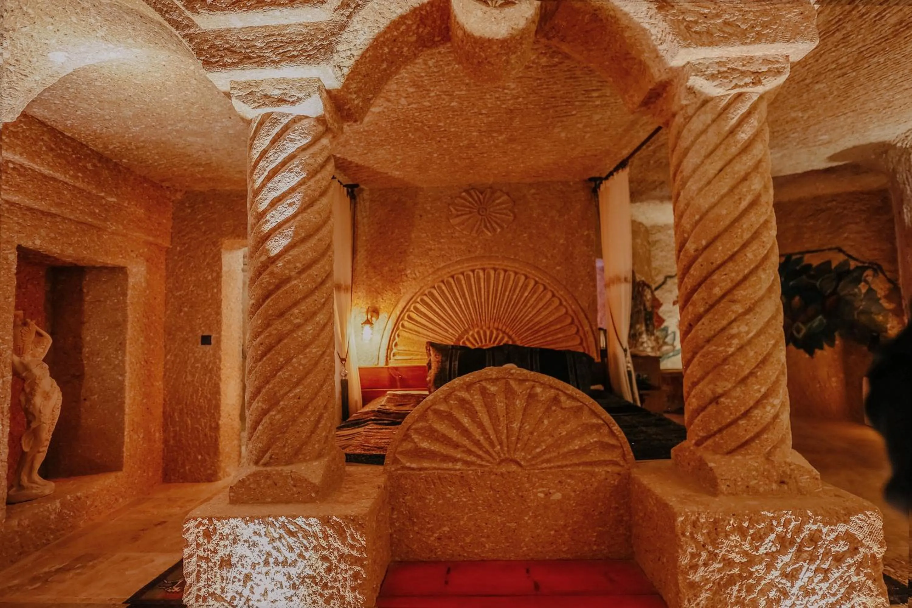 Bed in Zümrütü anka cave