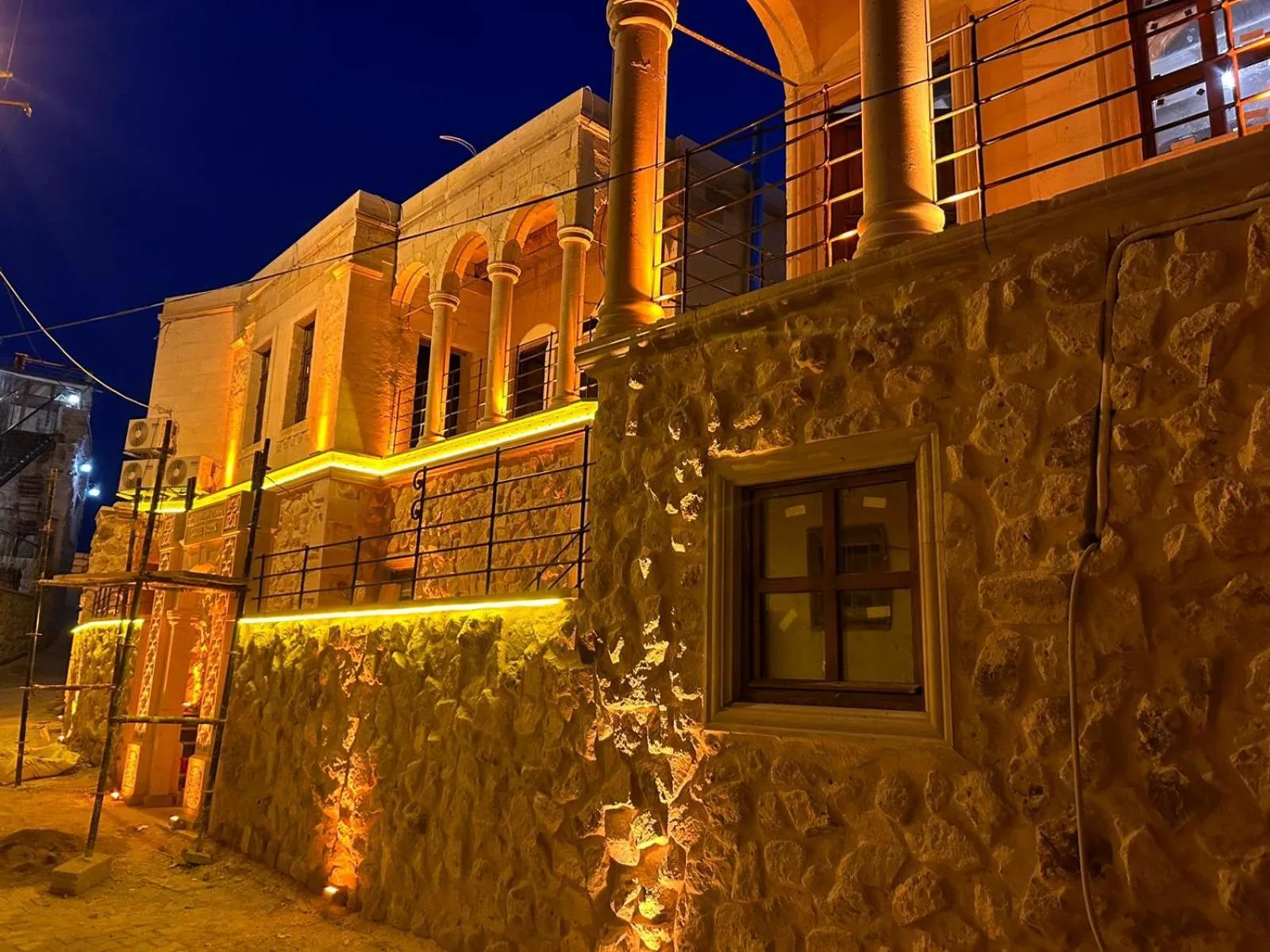 Night in Zümrütü Anka Cave