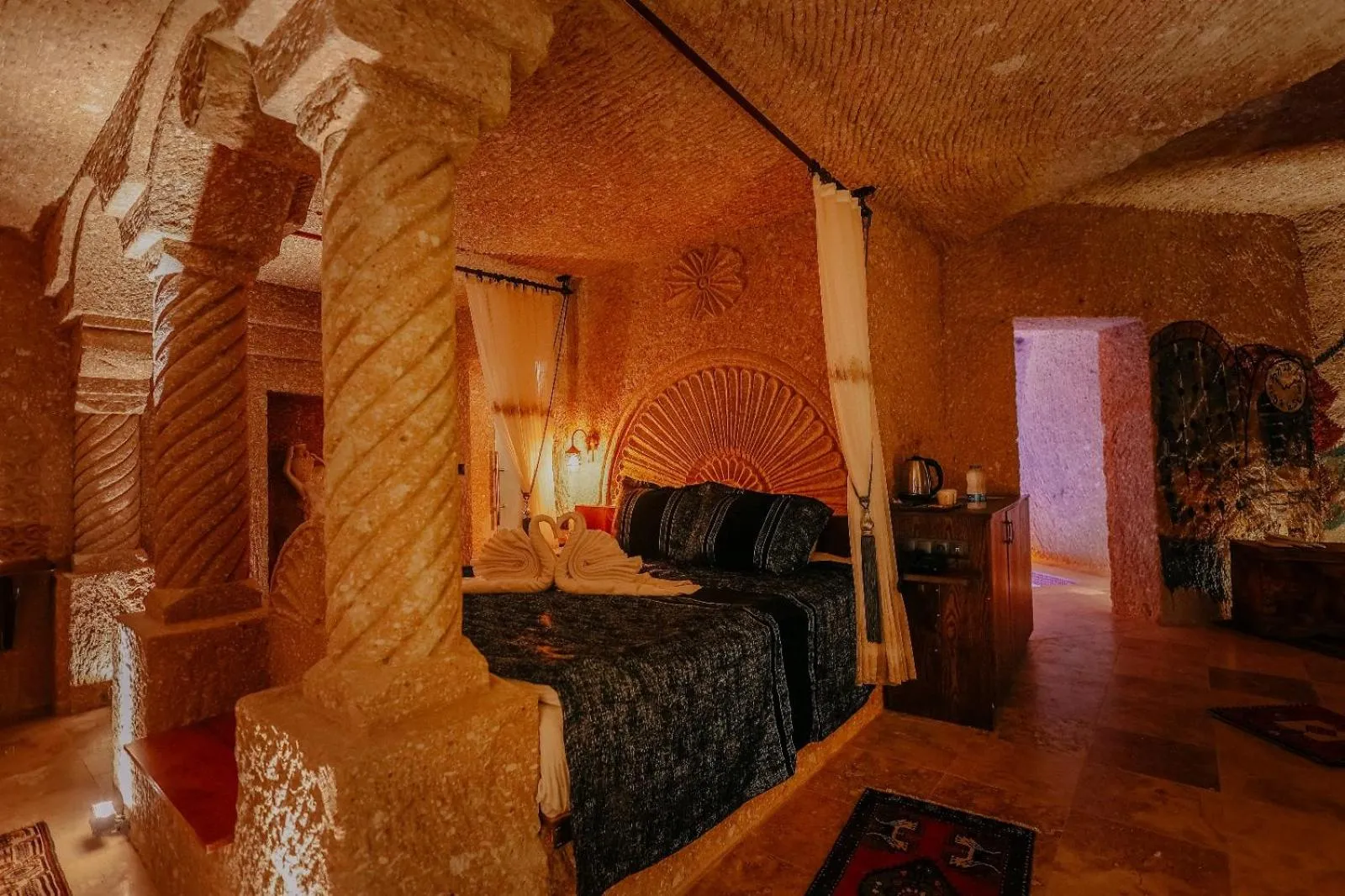Bedroom, Bed in Zümrütü Anka Cave