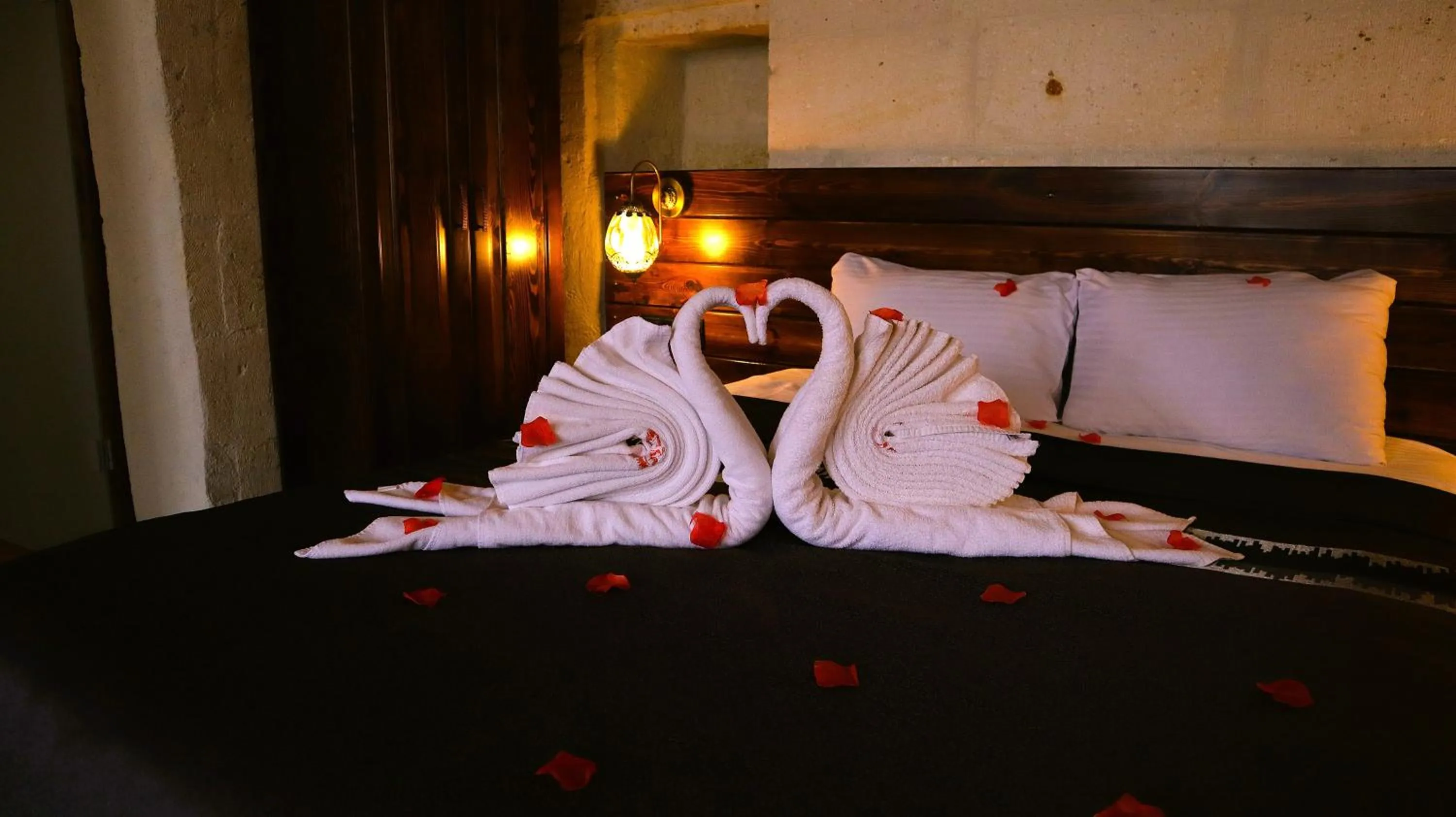 Zümrütü Anka Cave