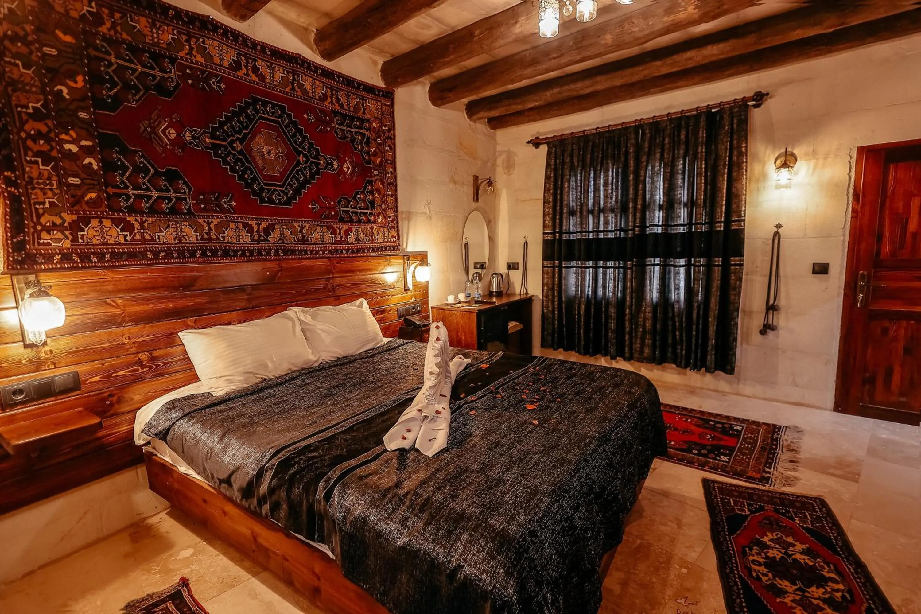 Bedroom, Bed in Zümrütü Anka Cave