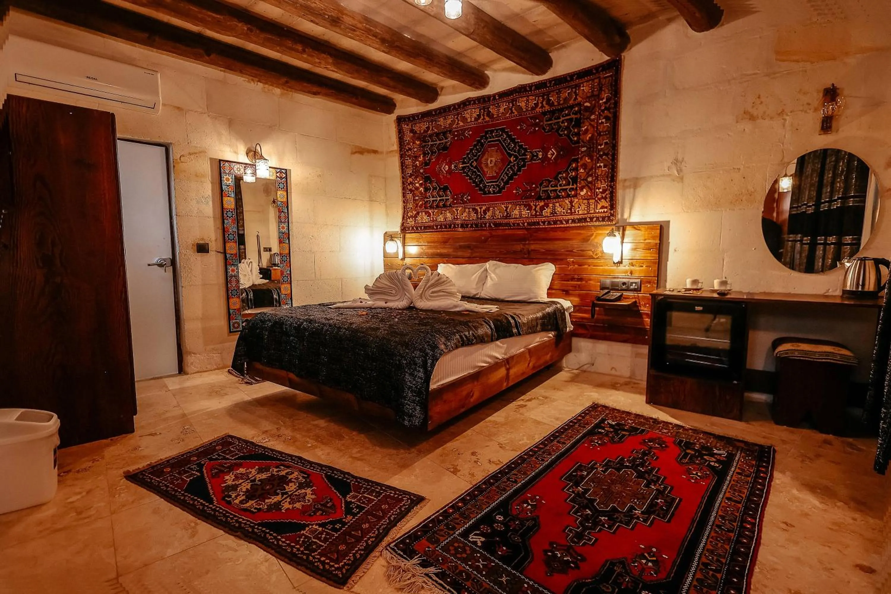 Bedroom, Bed in Zümrütü Anka Cave