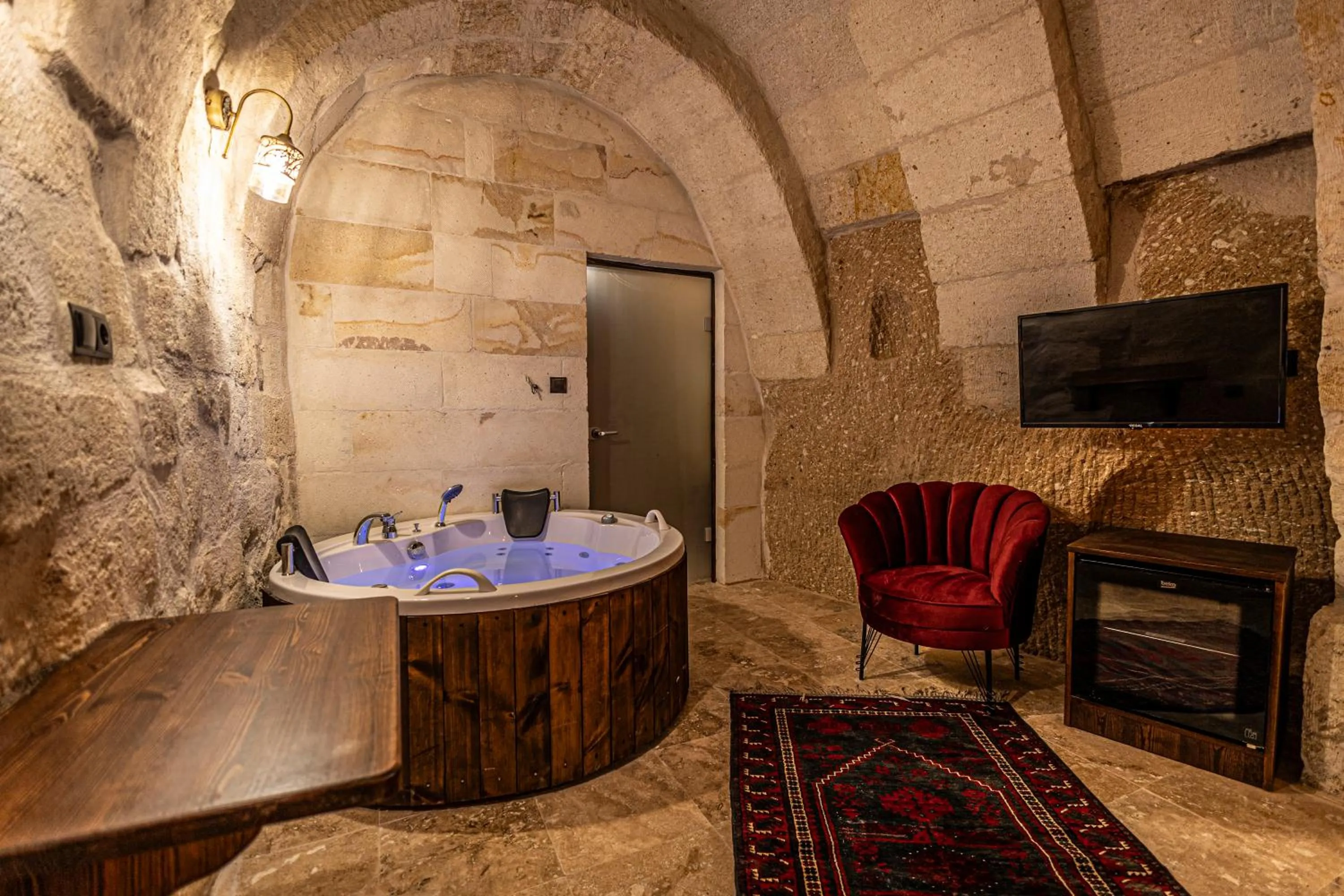 Breakfast in Zümrütü Anka Cave