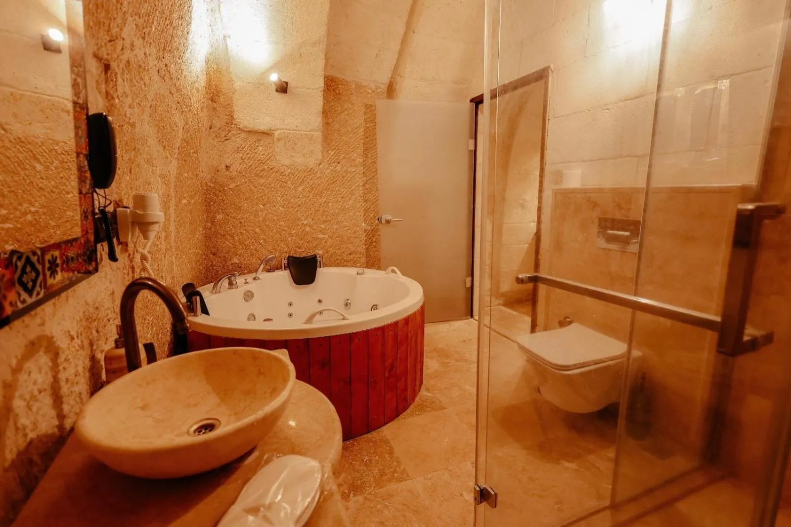 Bathroom in Zümrütü Anka Cave