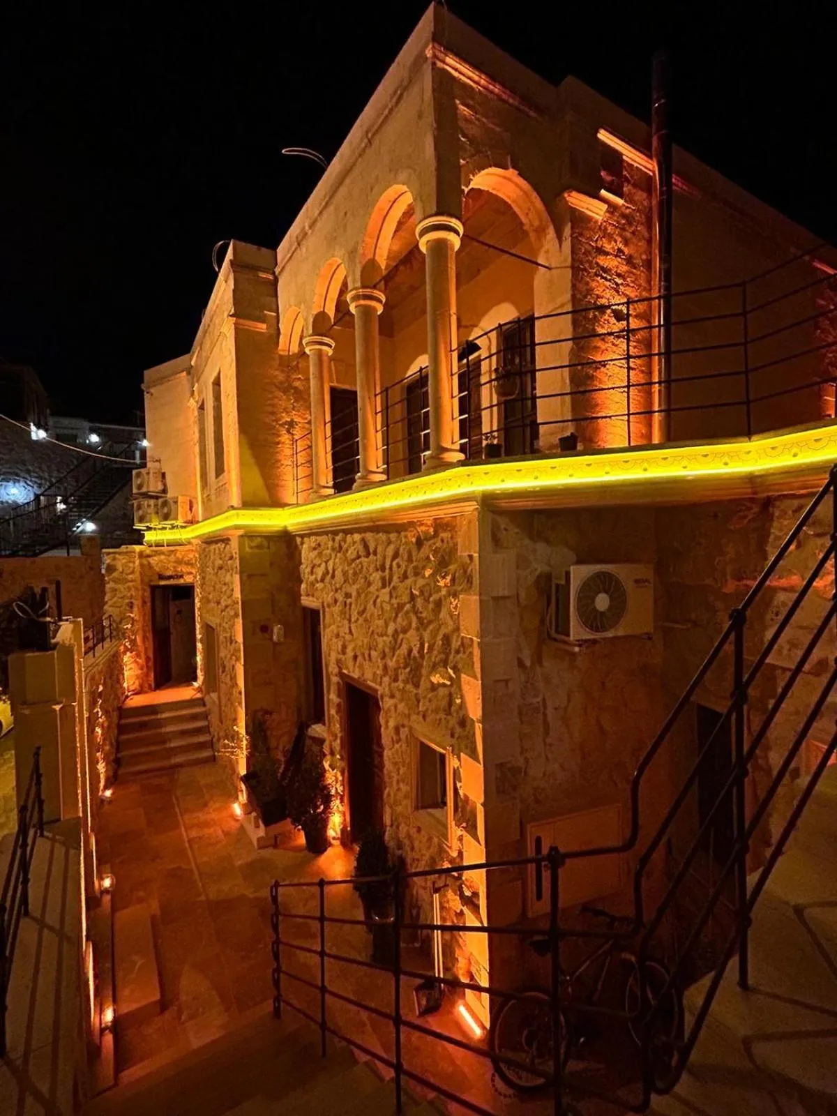 Night in Zümrütü Anka Cave