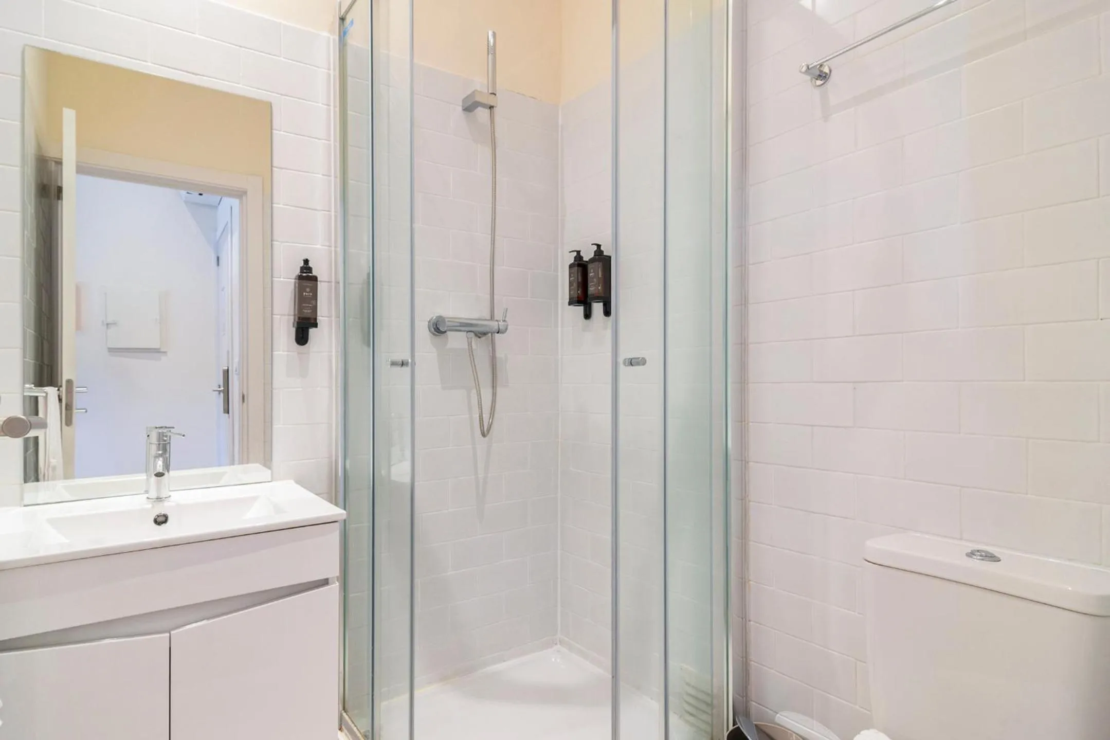 Shower in Metropolitan Living Lisbon - Campolide