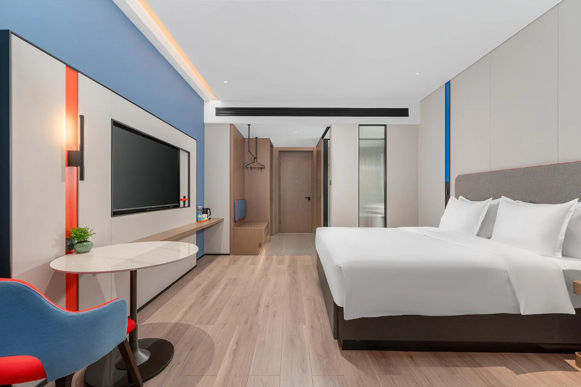 Photo of the whole room, Bed in Holiday Inn Express Kunming Economic Dev Zone by IHG