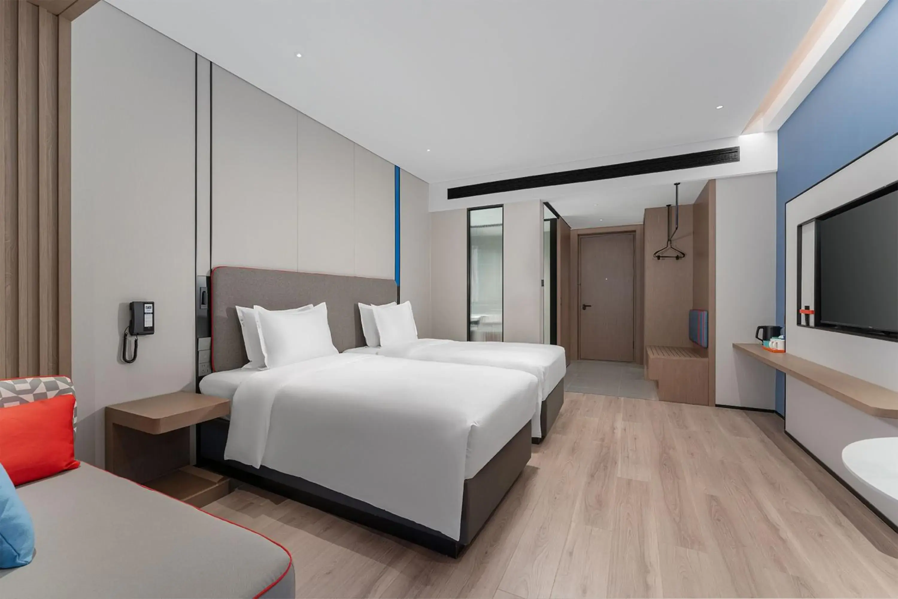 Photo of the whole room, Bed in Holiday Inn Express Kunming Economic Dev Zone by IHG Photo of the whole room, Bed in Holiday Inn Express Kunming Economic Dev Zone by IHG
