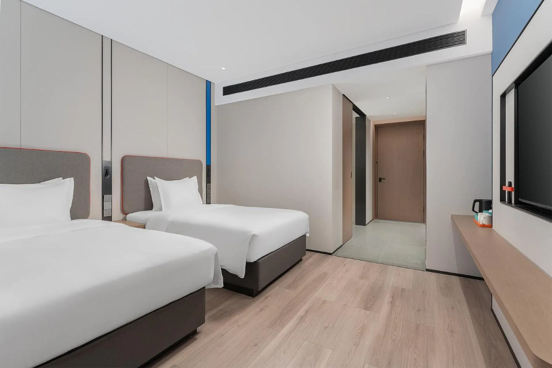 Photo of the whole room, Bed in Holiday Inn Express Kunming Economic Dev Zone by IHG
