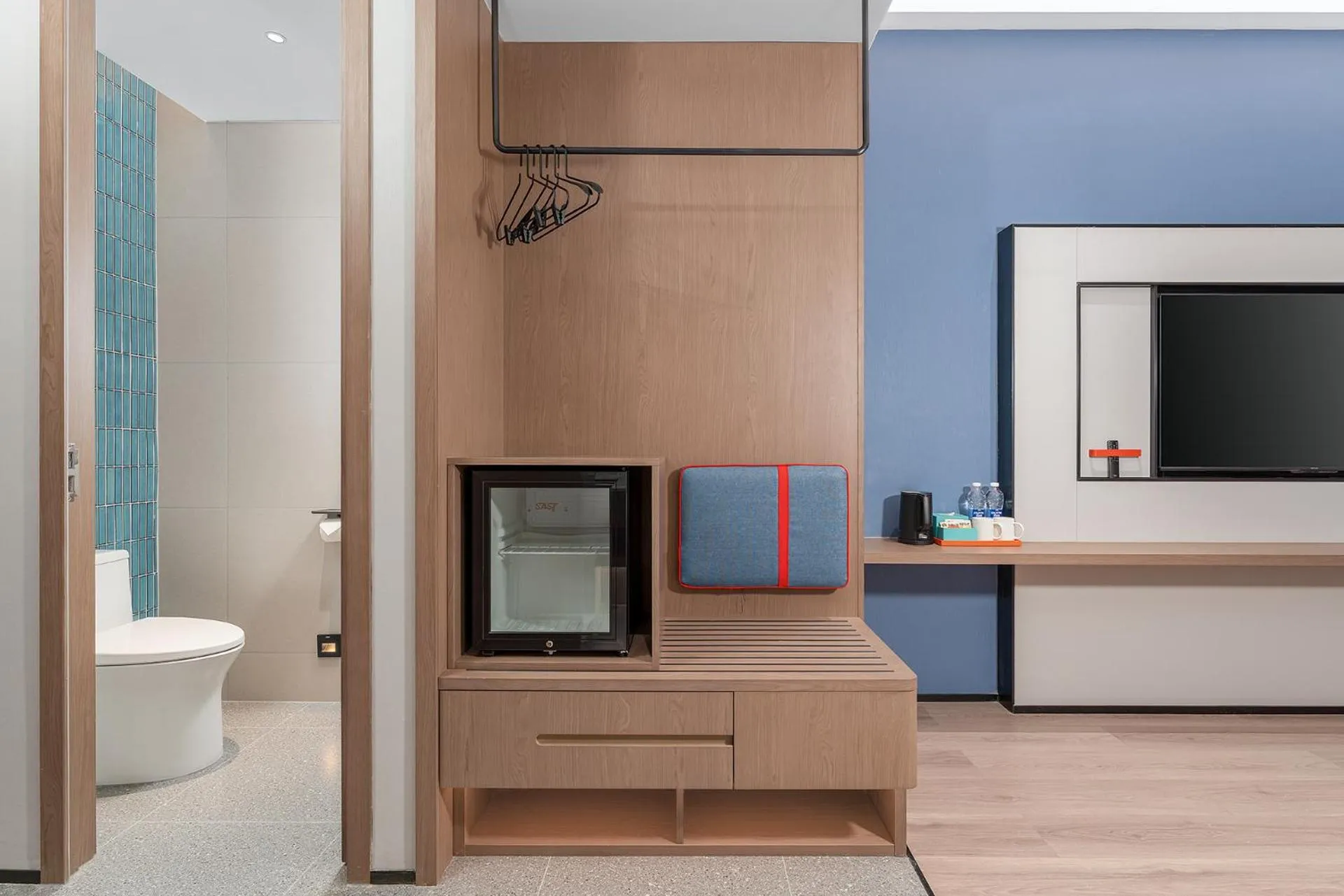 Photo of the whole room in Holiday Inn Express Kunming Economic Dev Zone by IHG