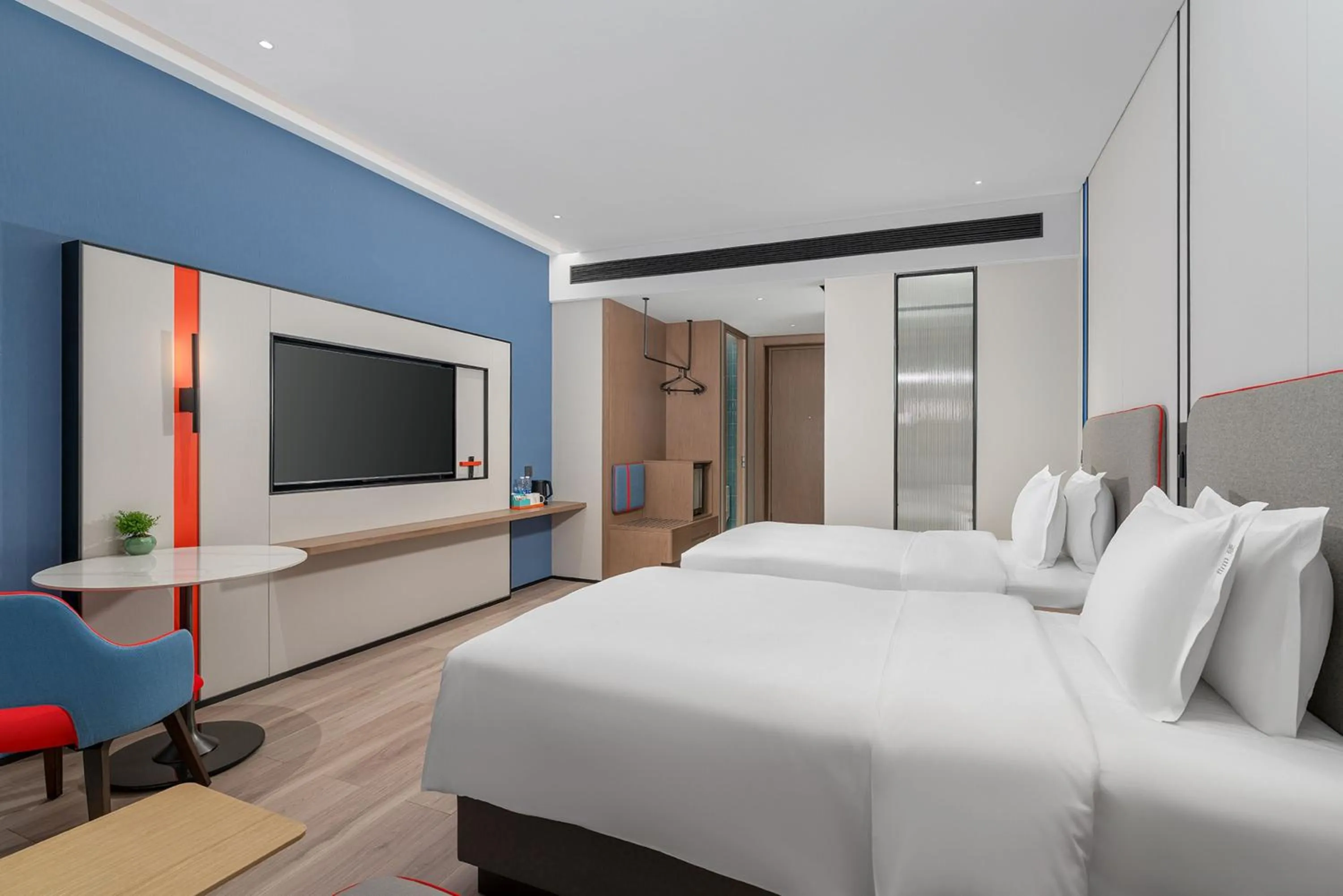 Photo of the whole room, Bed in Holiday Inn Express Kunming Economic Dev Zone by IHG
