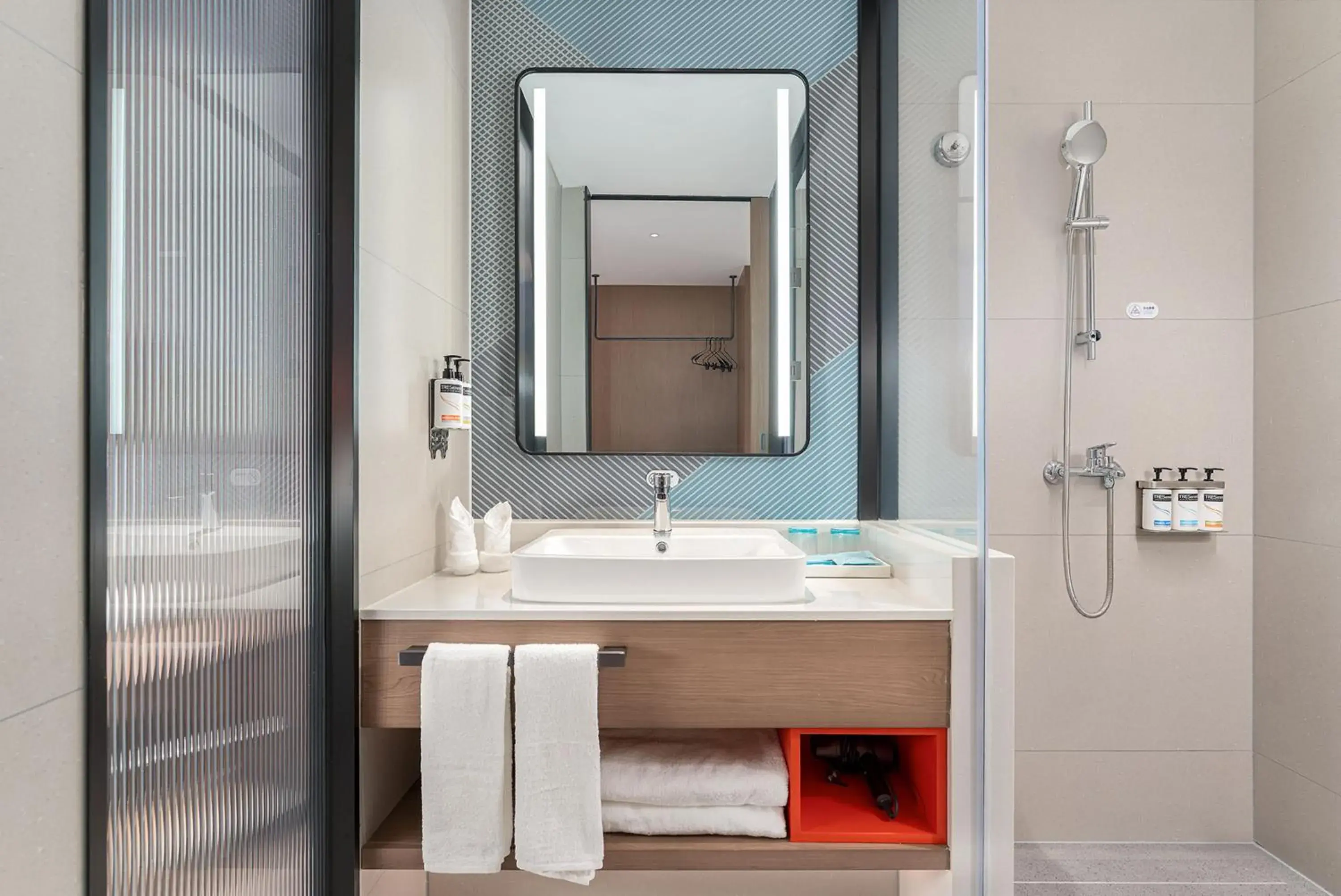 Standard Double Room with Two Double Beds in Holiday Inn Express Kunming Economic Dev Zone by IHG Standard Double Room with Two Double Beds in Holiday Inn Express Kunming Economic Dev Zone by IHG