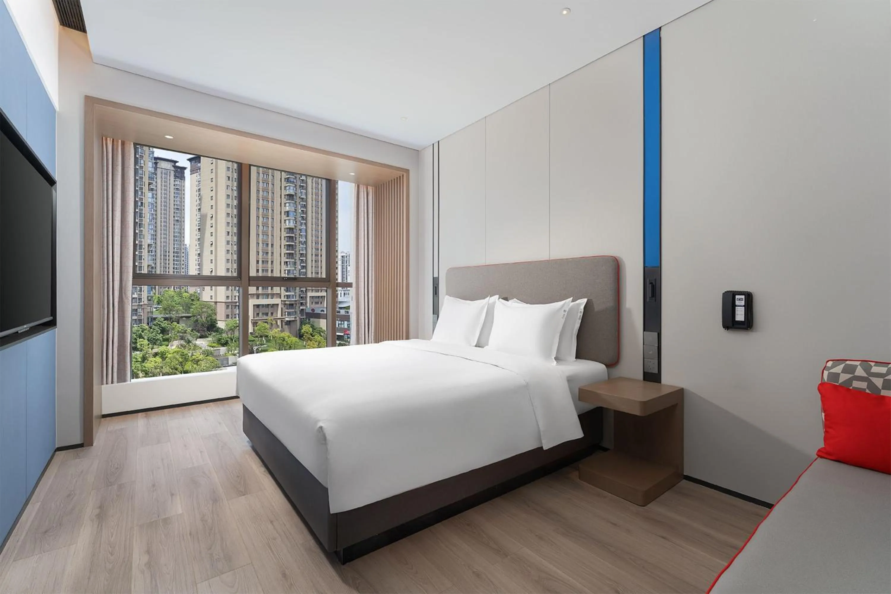 Photo of the whole room, Bed in Holiday Inn Express Kunming Economic Dev Zone by IHG