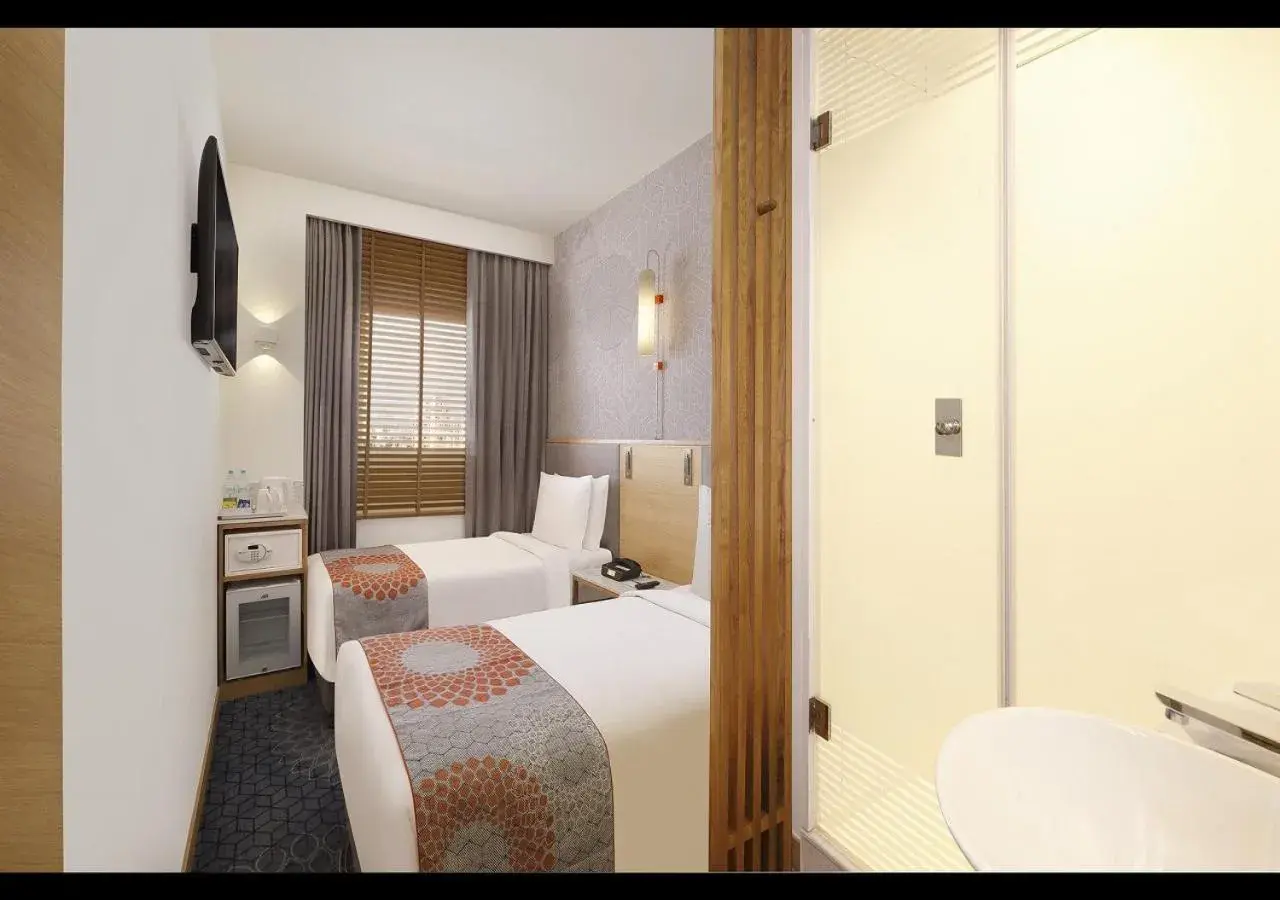 Standard Twin Room with Two Single Beds - Top Floor in Holiday Inn Express Greater Noida Knowledge Park by IHG Standard Twin Room with Two Single Beds - Top Floor in Holiday Inn Express Greater Noida Knowledge Park by IHG