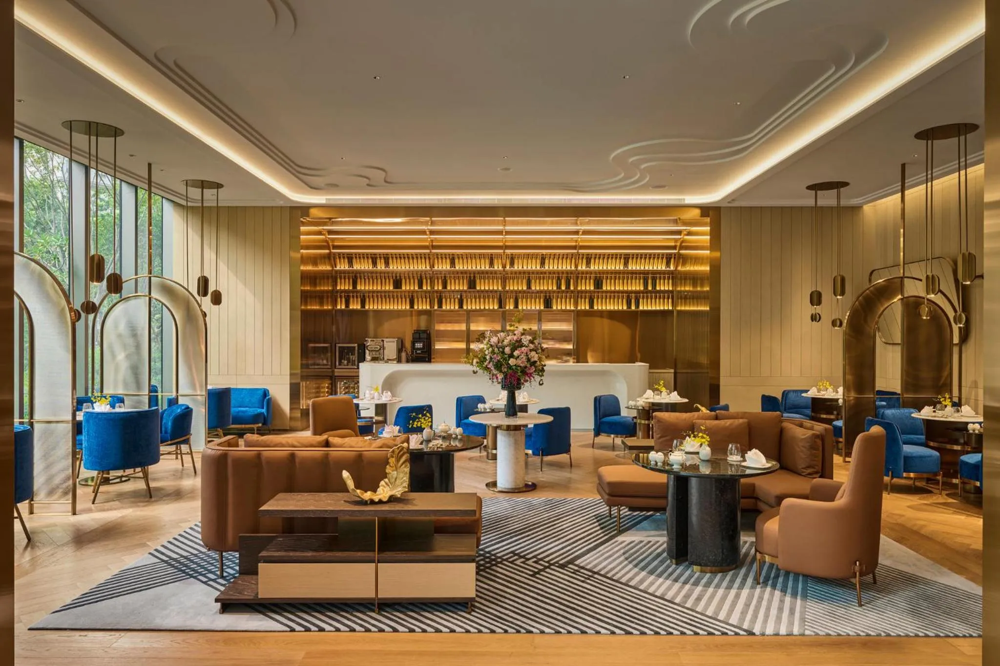 Lounge or bar in InterContinental Taichung by IHG