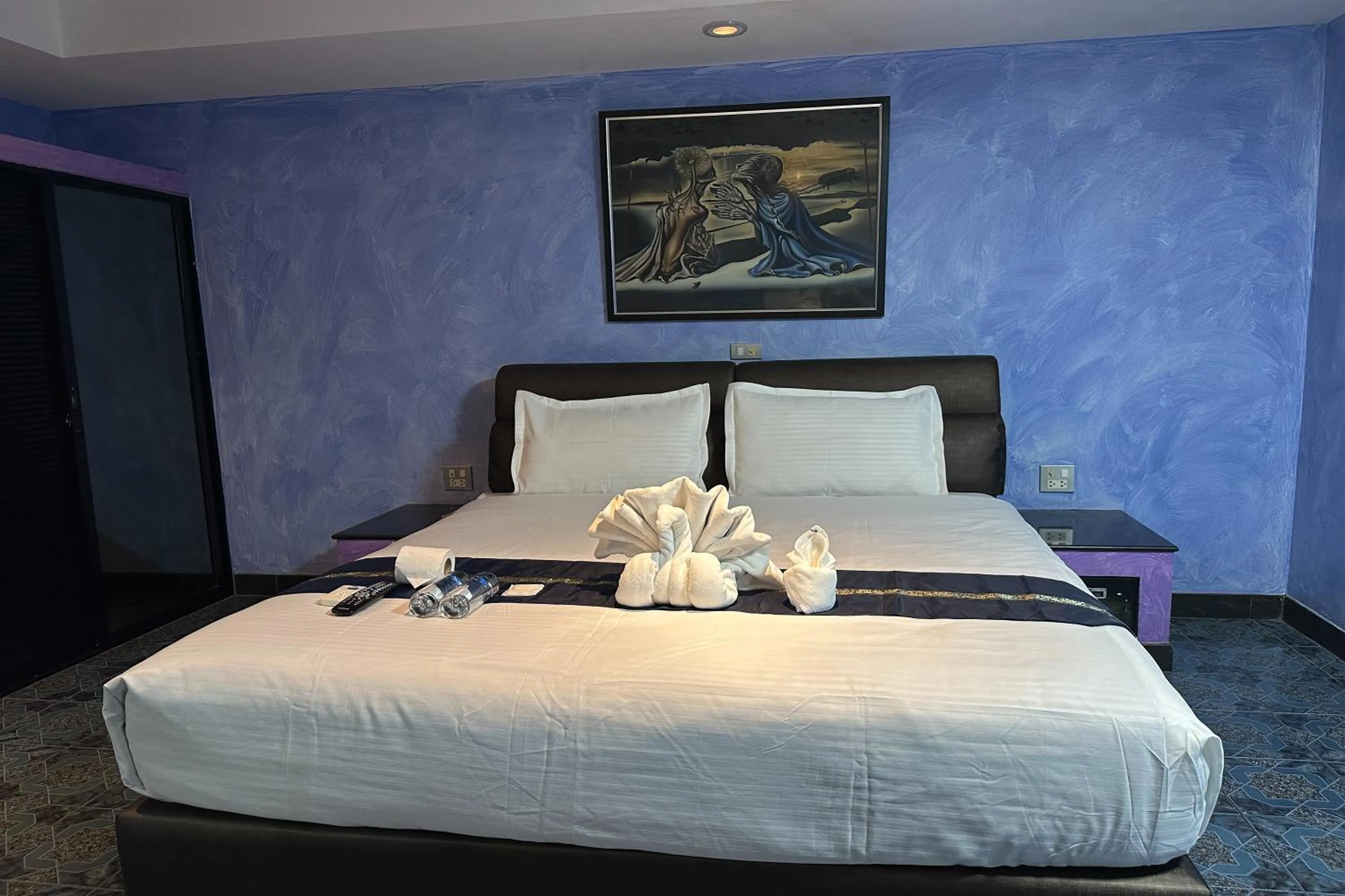 Bedroom, Bed in Koenig Hotel Pattaya