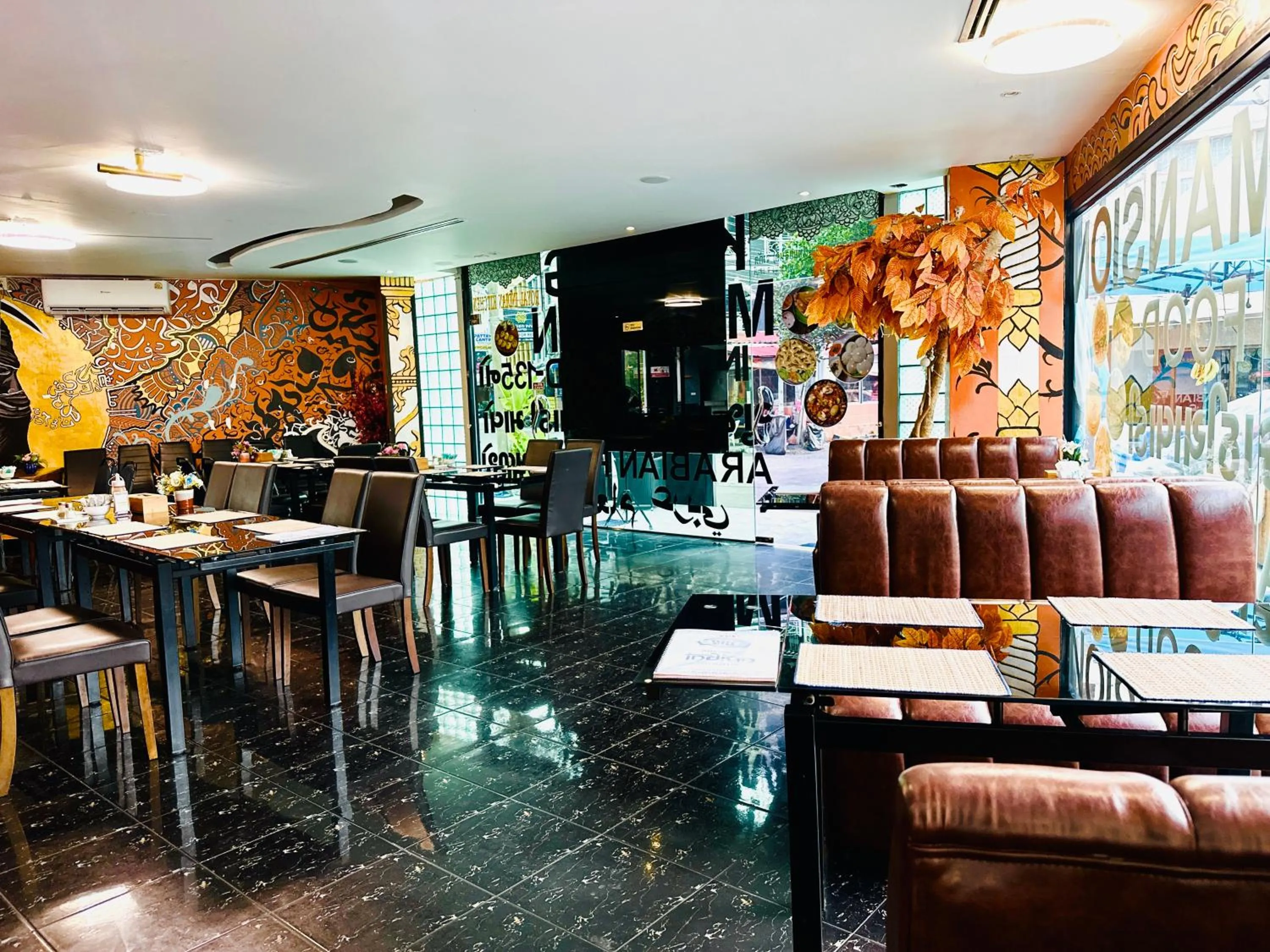 Restaurant/places to eat in Koenig Hotel Pattaya