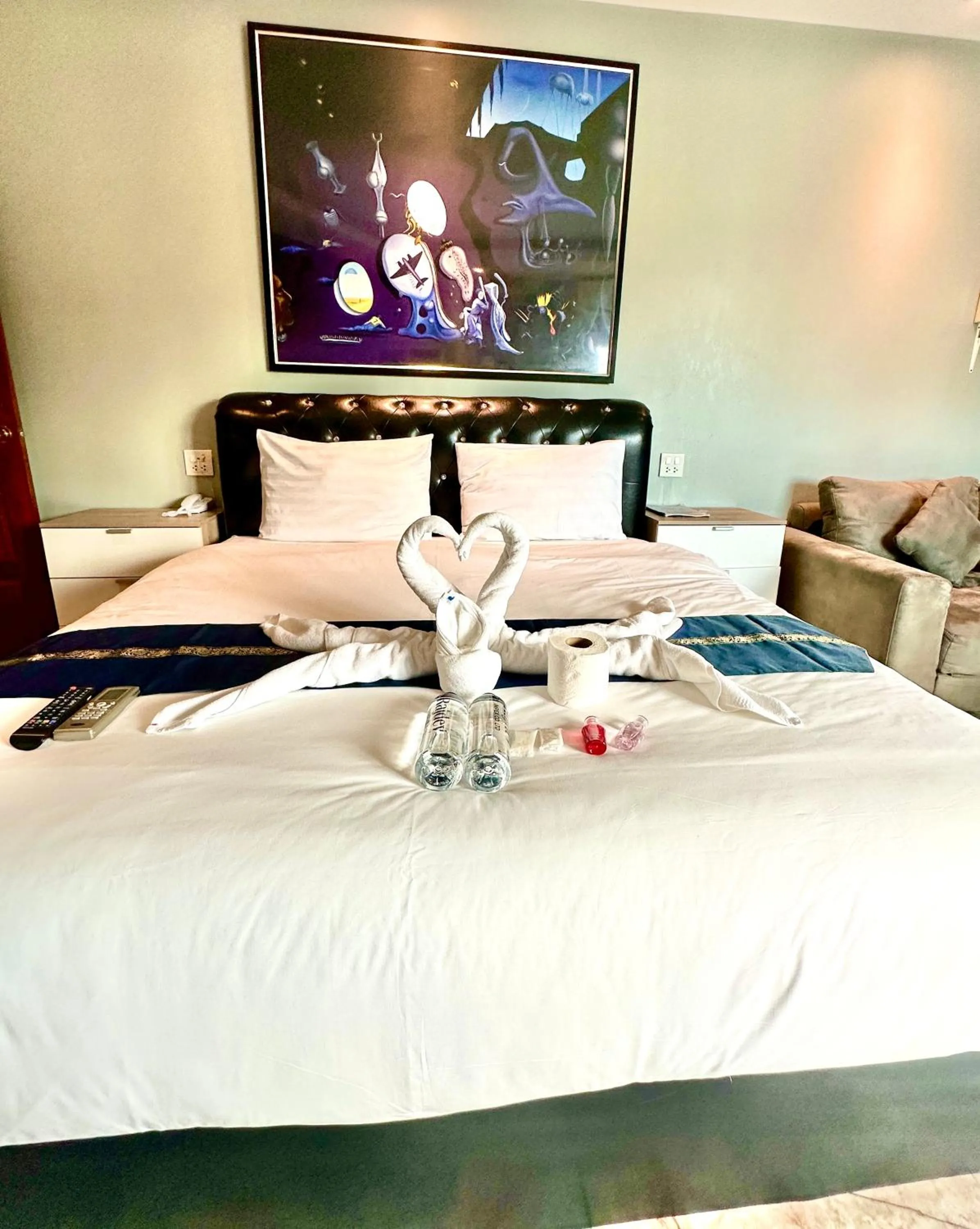 Bedroom, Bed in Koenig Hotel Pattaya