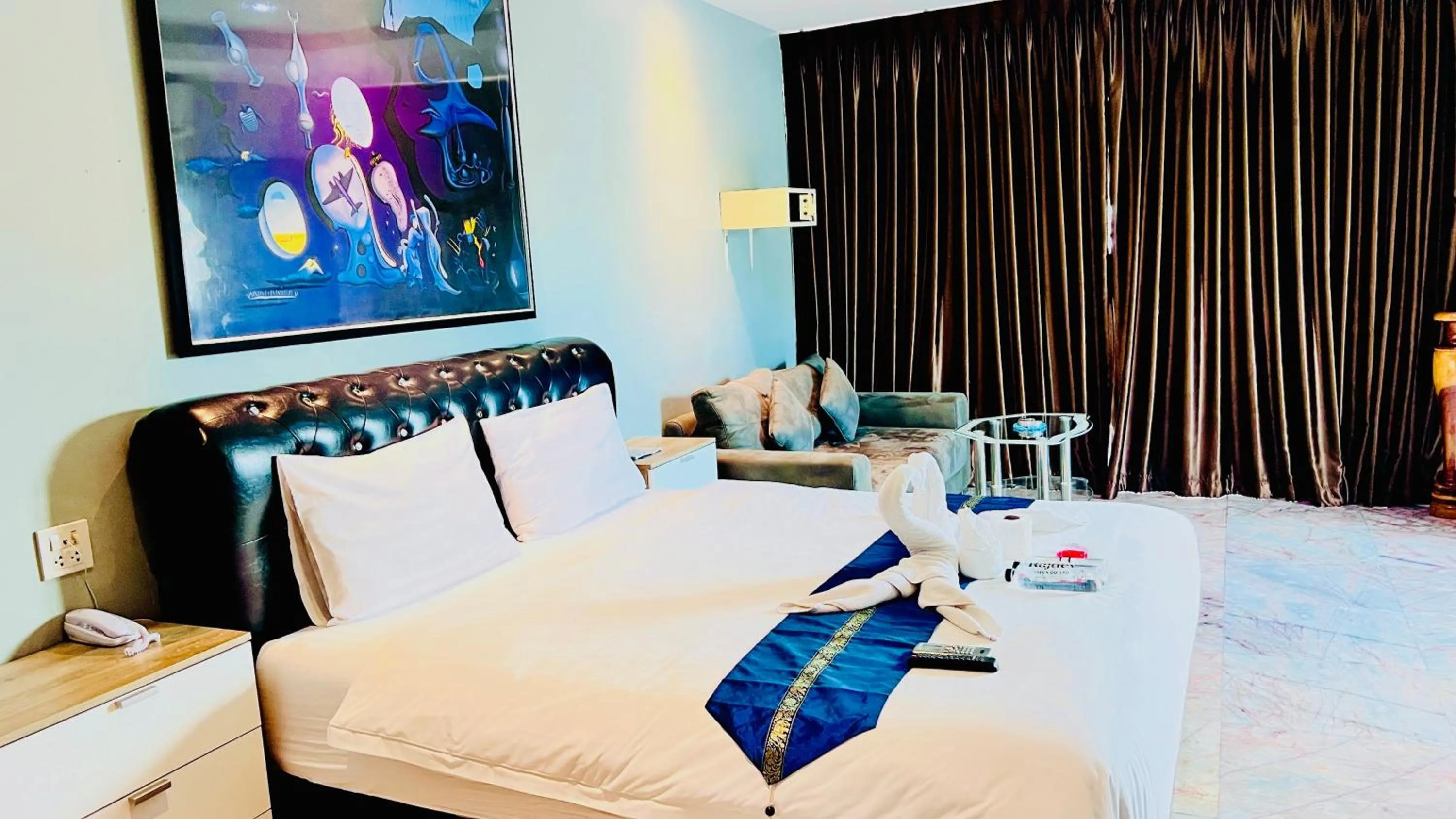 Bedroom, Bed in Koenig Hotel Pattaya