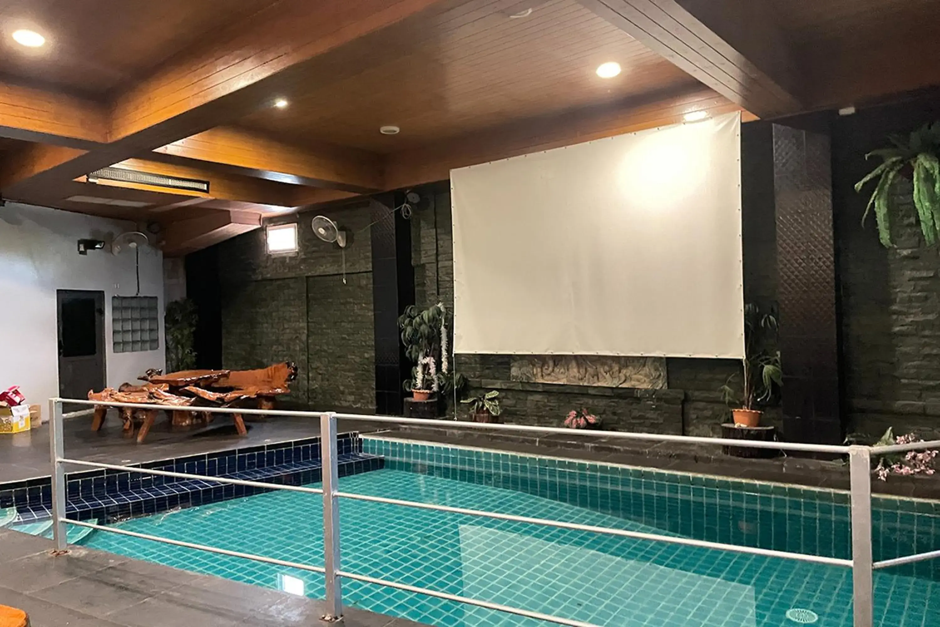 Swimming pool in Koenig Hotel Pattaya Swimming pool in Koenig Hotel Pattaya