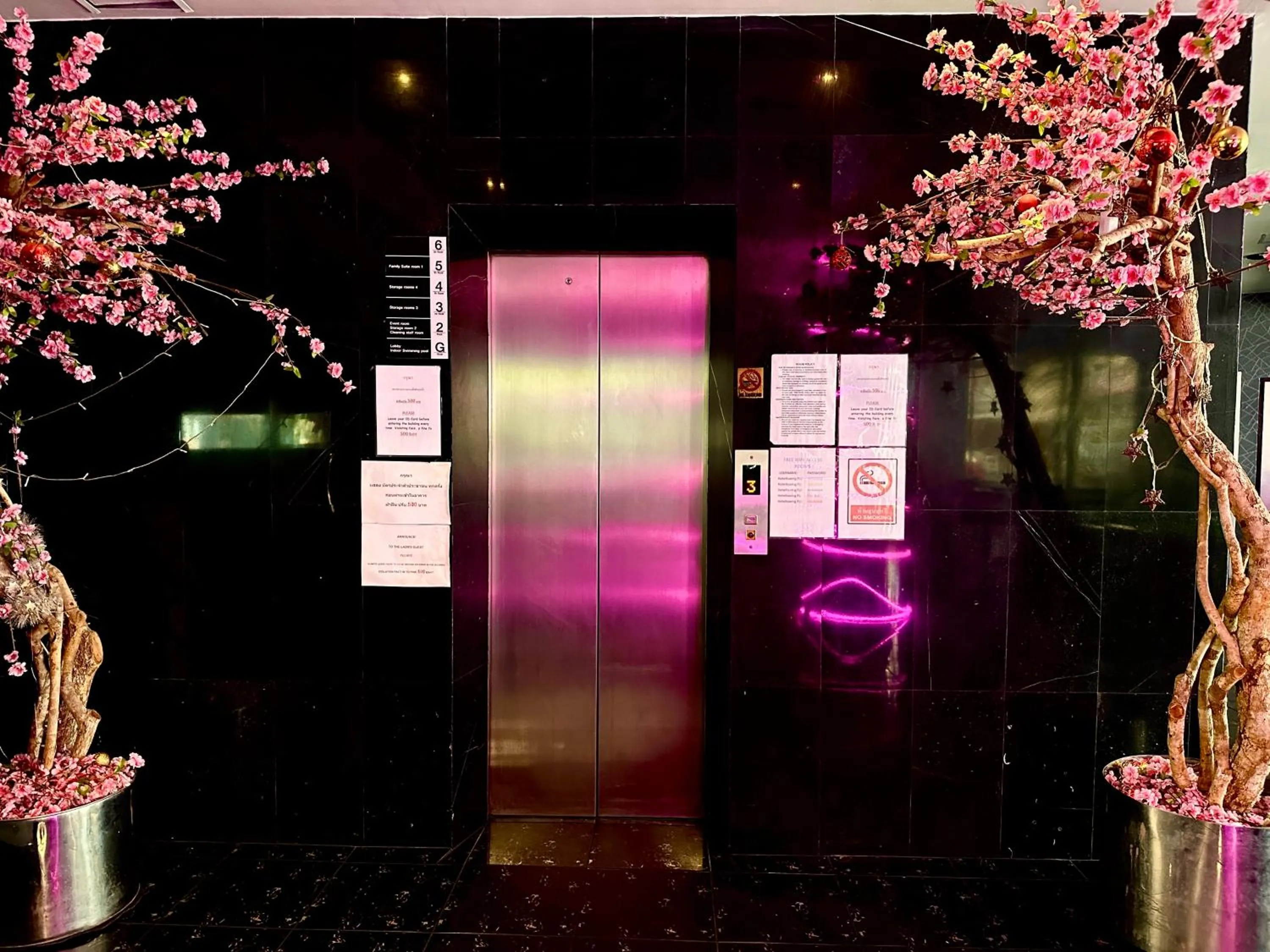 elevator in Koenig Hotel Pattaya