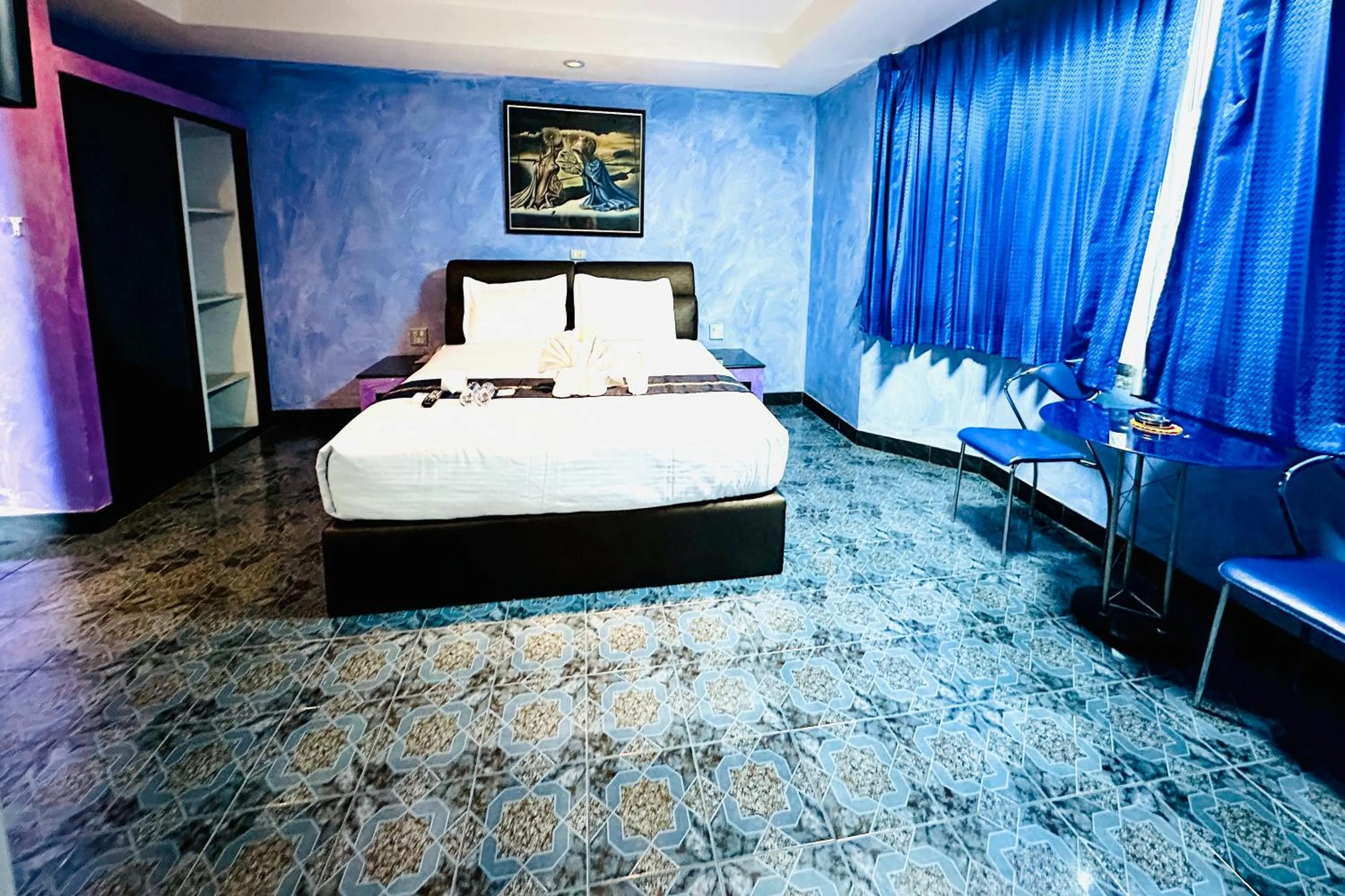 Bedroom, Bed in Koenig Hotel Pattaya