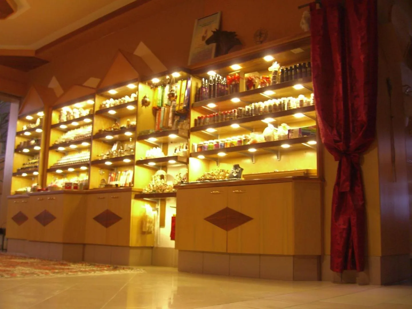 Shopping Area in LiebesNesterl Bergwirt - Boutique Hotel