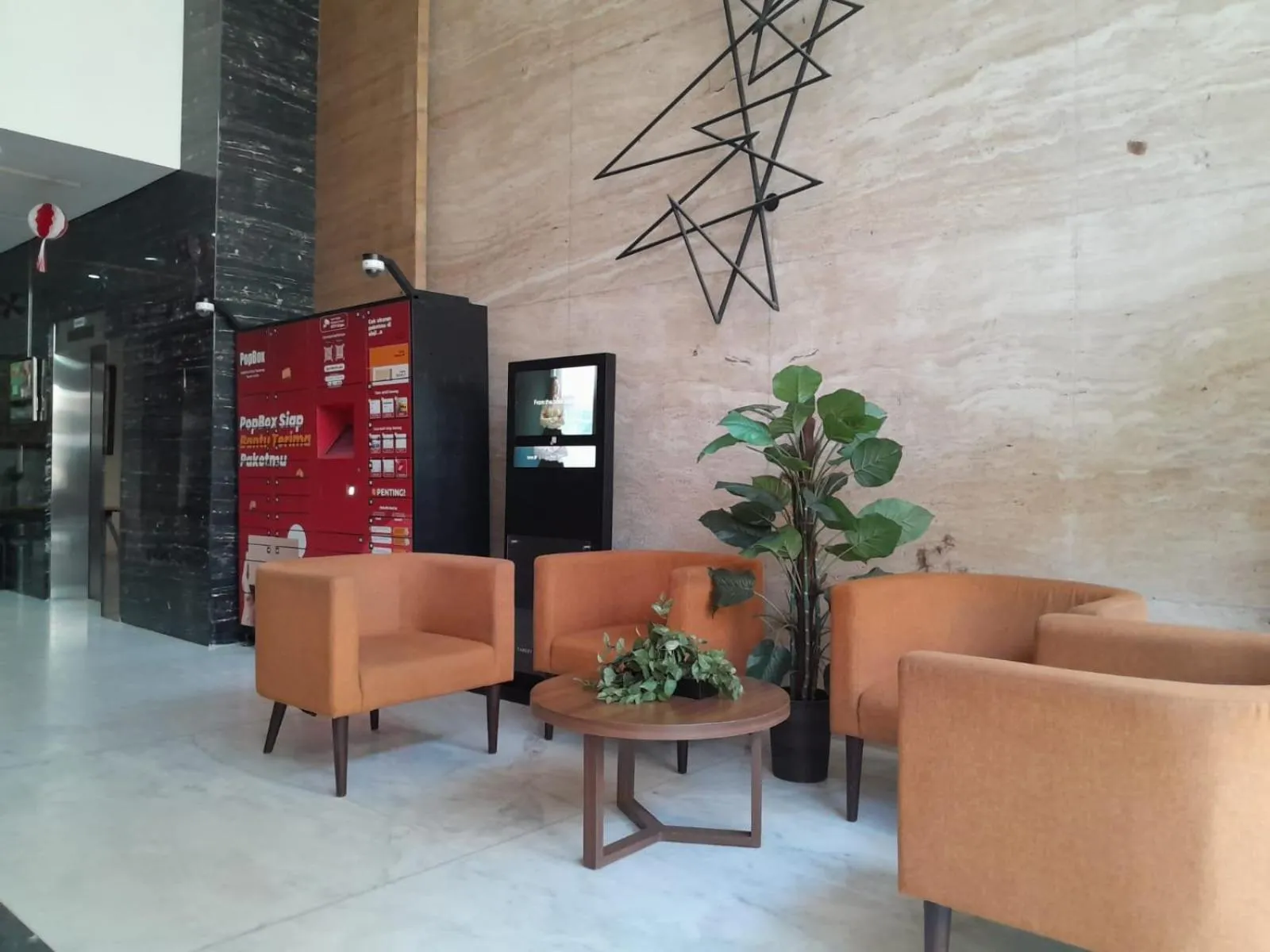 Seating area in Majestic Point