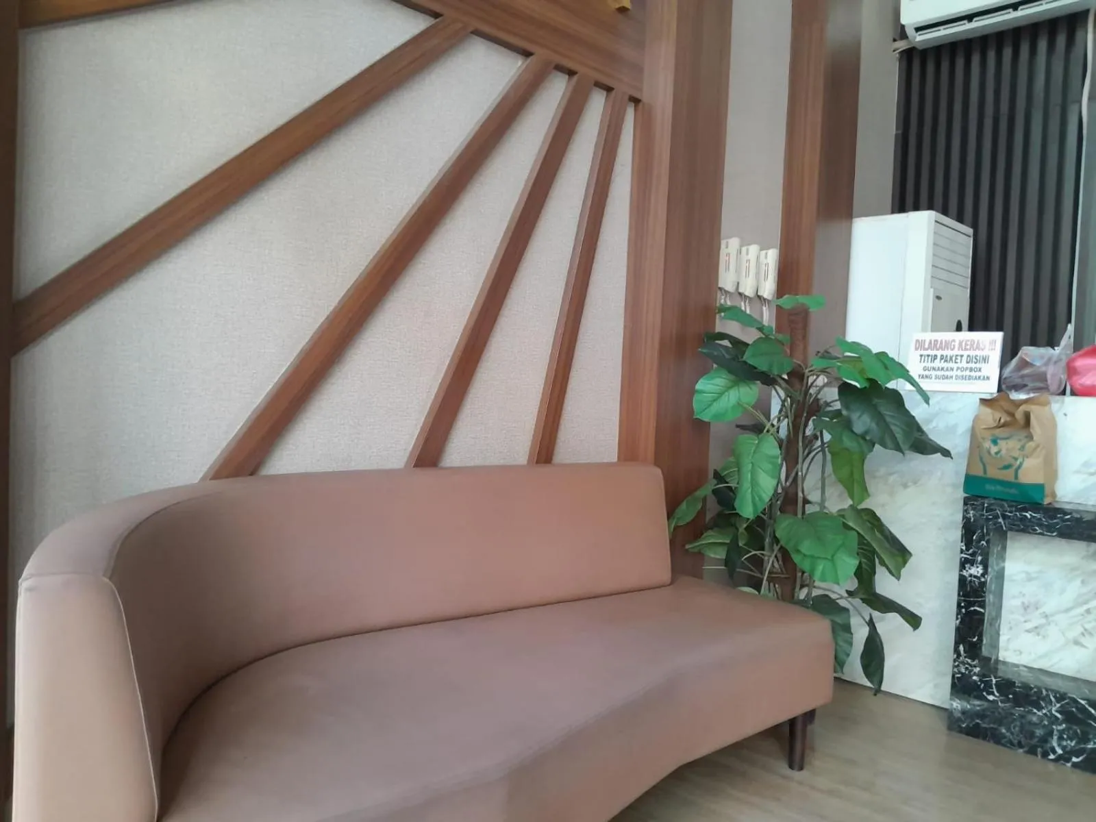 Seating area in Majestic Point
