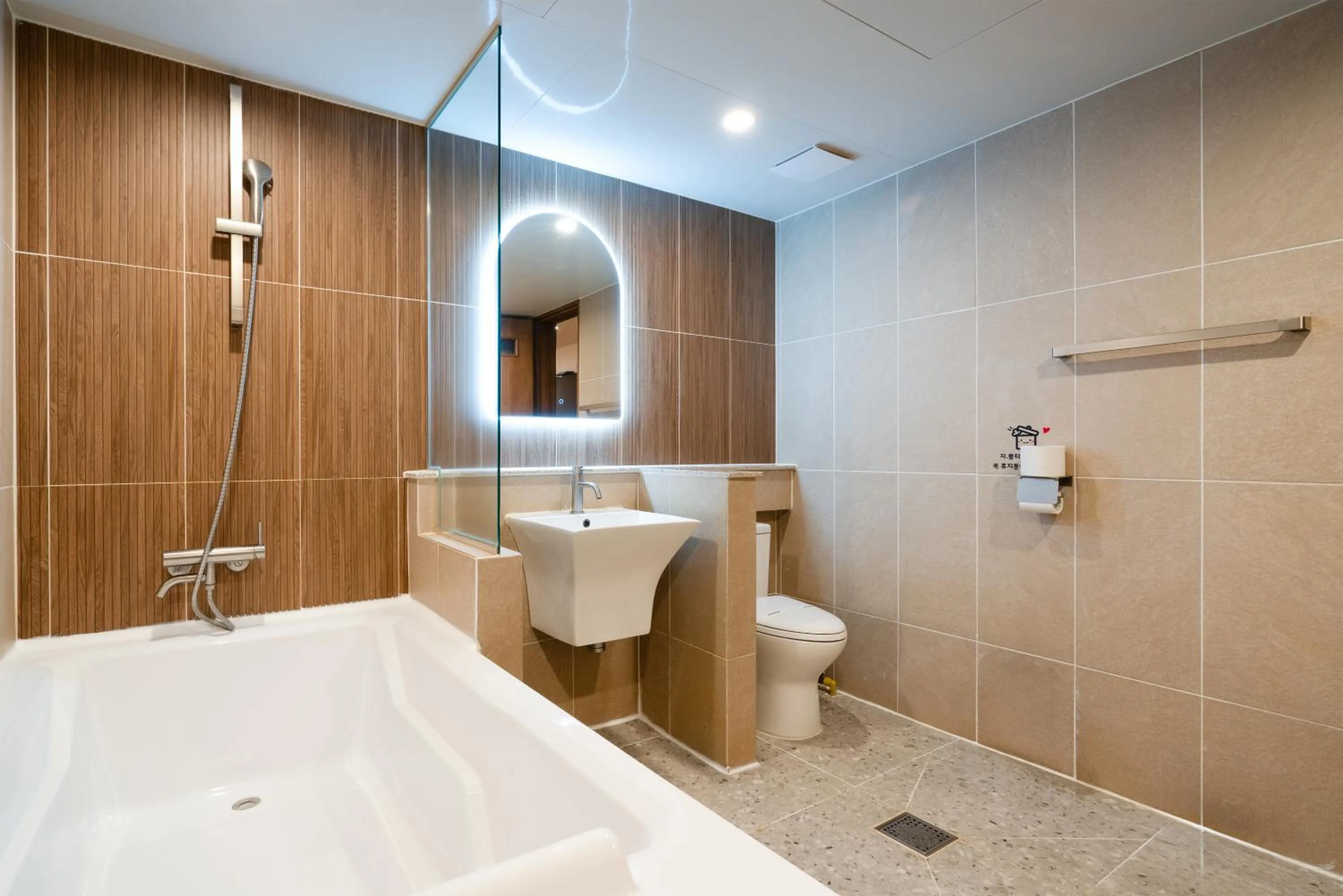 Toilet in Hotel Laglas Asan