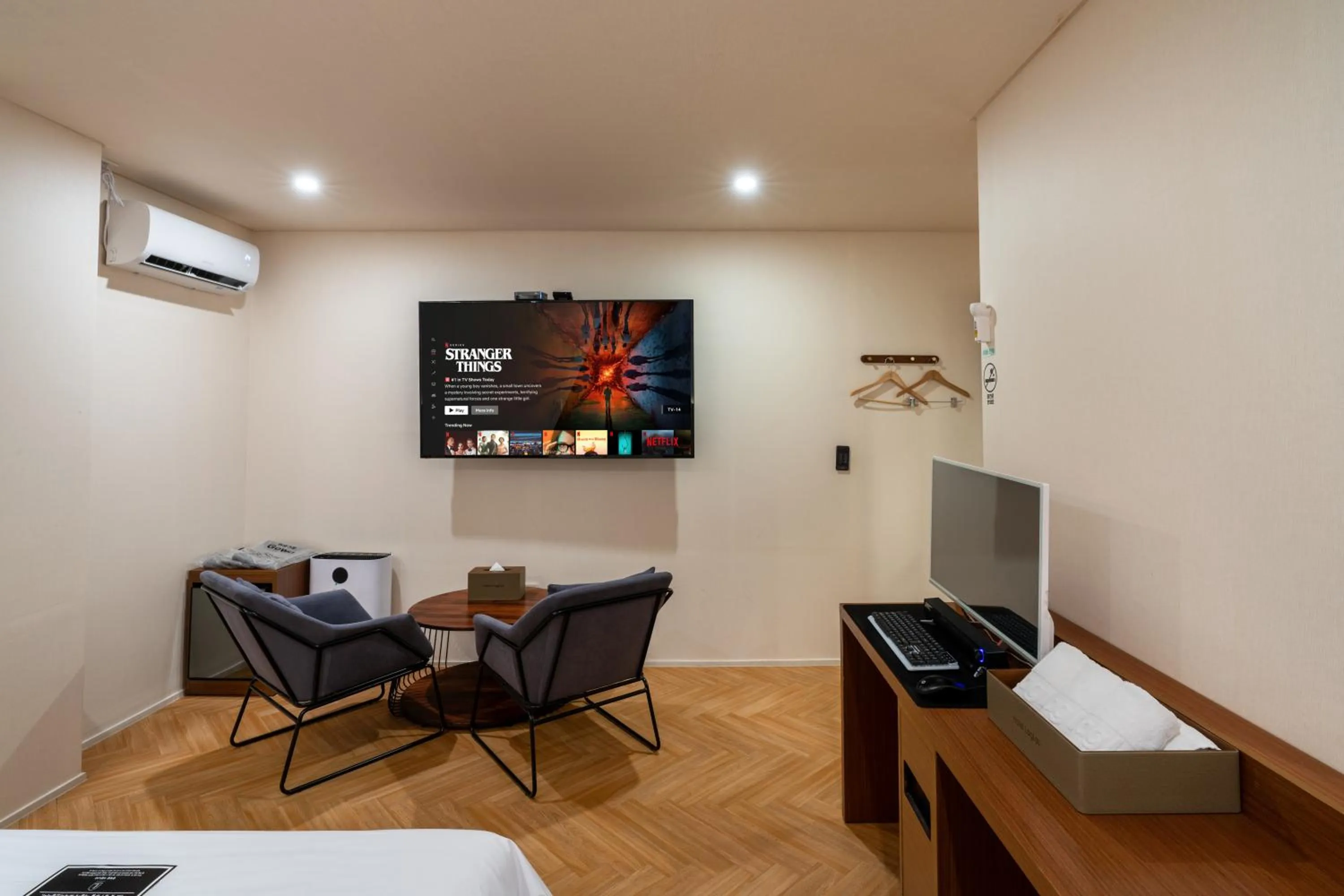 Photo of the whole room in Hotel Laglas Asan