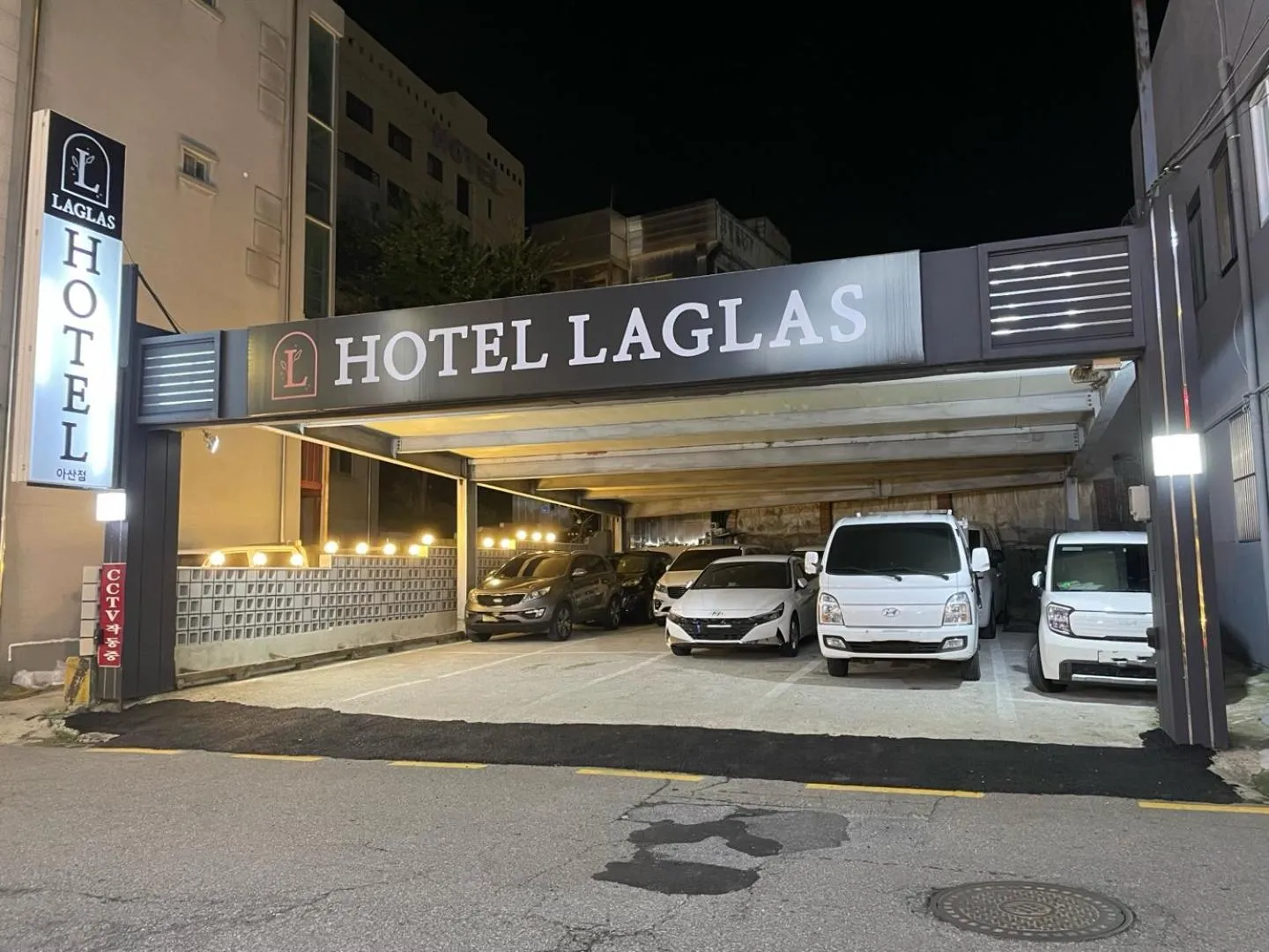 Parking in Hotel Laglas Asan