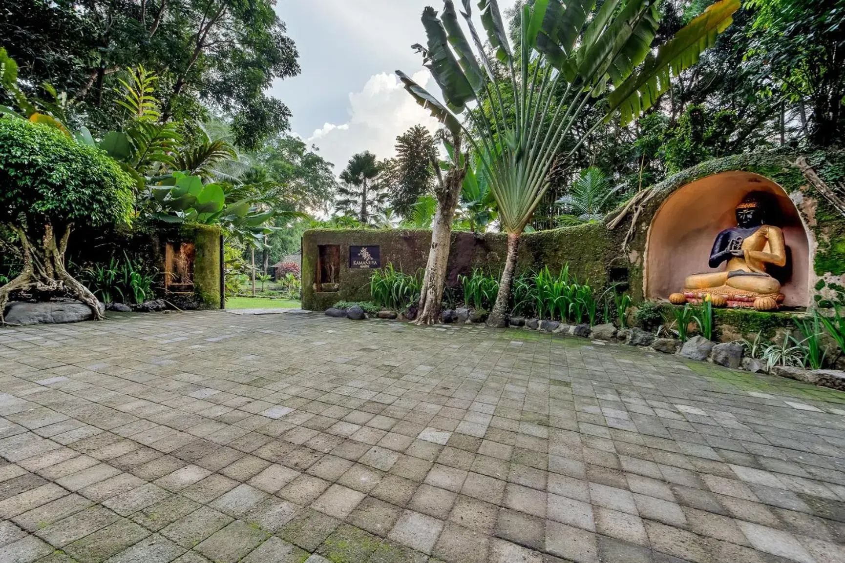 Facade/entrance in Kamaniiya River Villa Sayan - Ubud Facade/entrance in Kamaniiya River Villa Sayan - Ubud