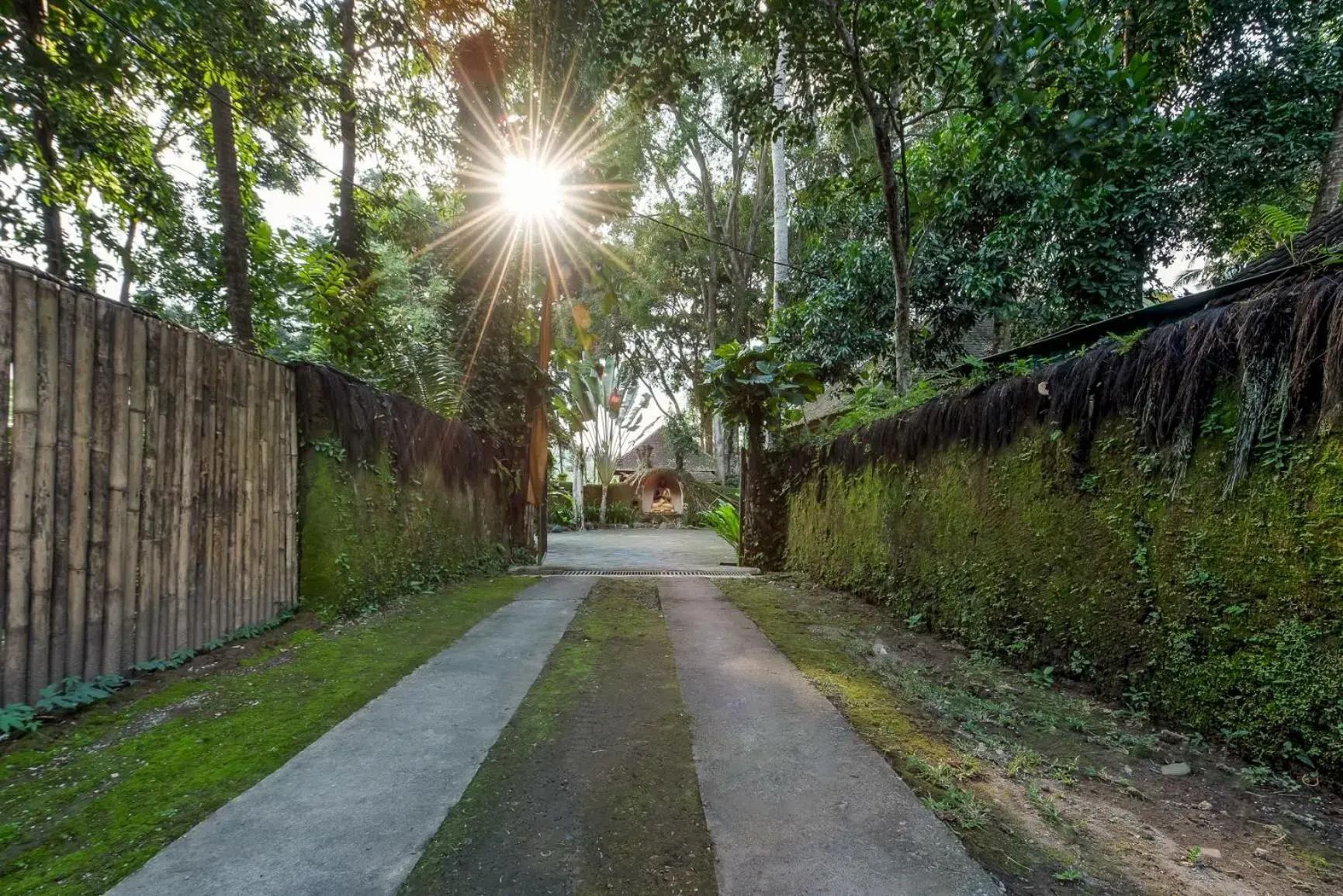 Facade/entrance in Kamaniiya River Villa Sayan - Ubud Facade/entrance in Kamaniiya River Villa Sayan - Ubud