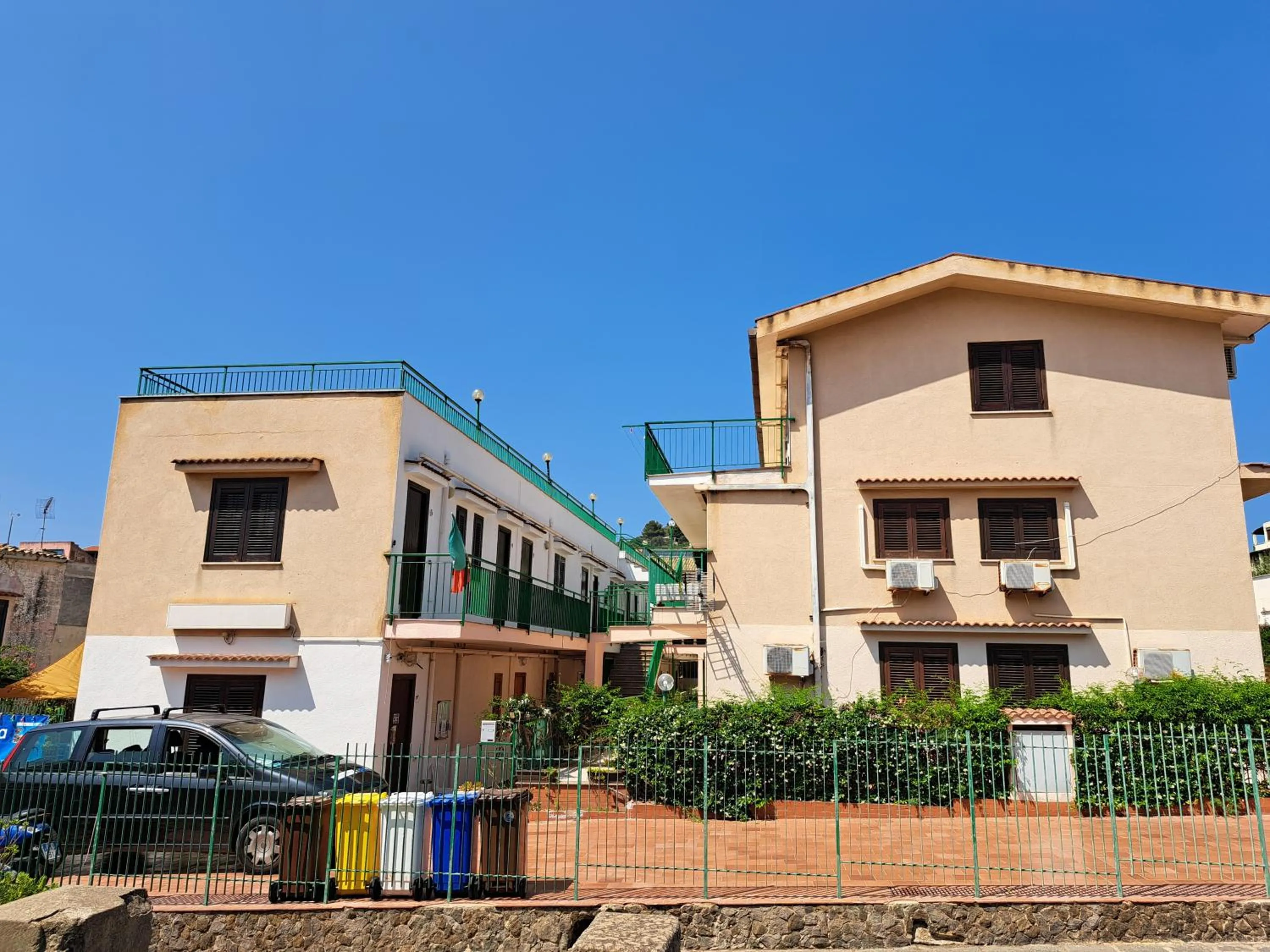 One-Bedroom House in UsticaTour Apartments and Villas