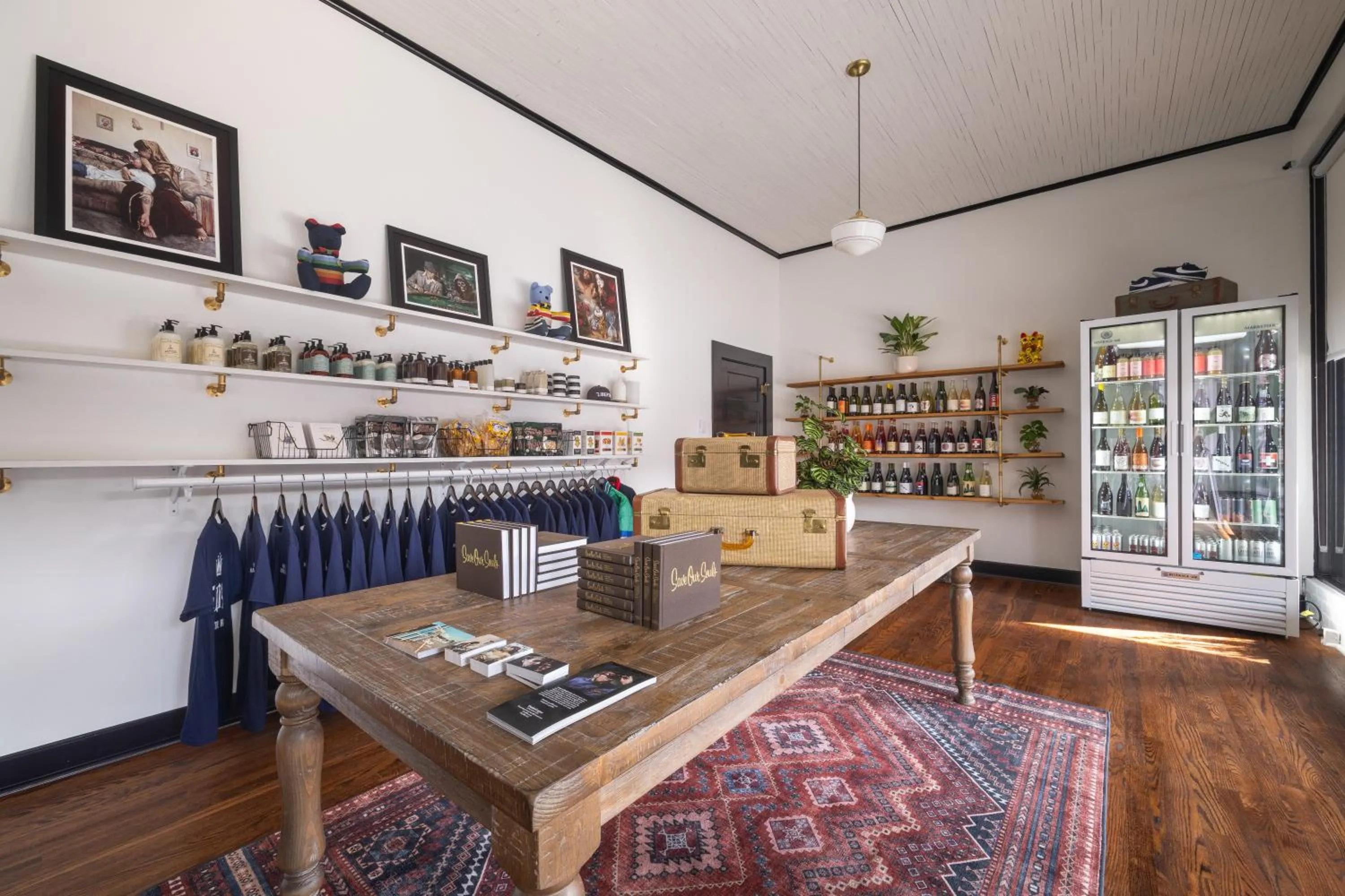 Restaurant/places to eat in Hotel Hardware